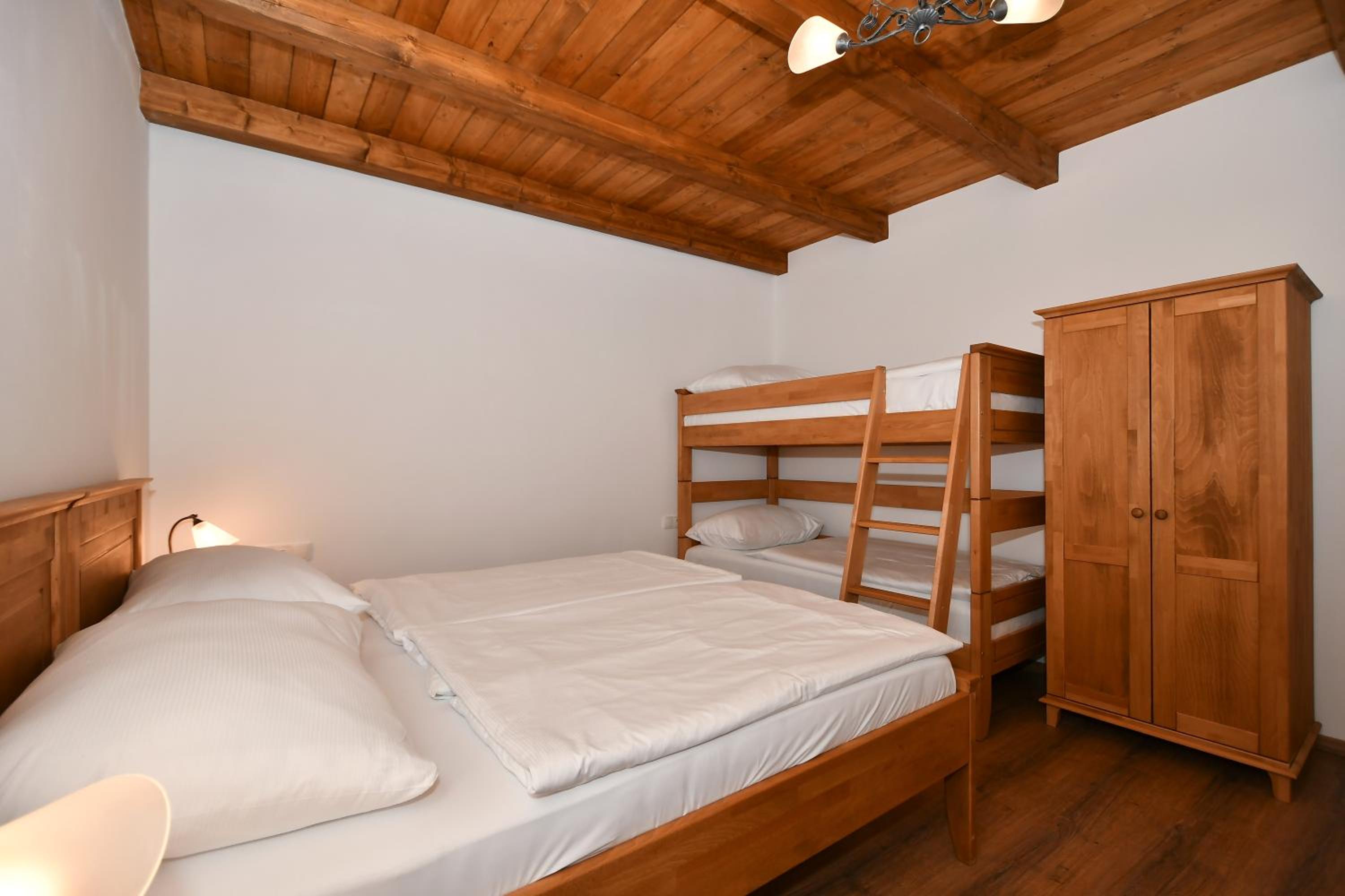 Four-bed apartment with kitchenette and terrace