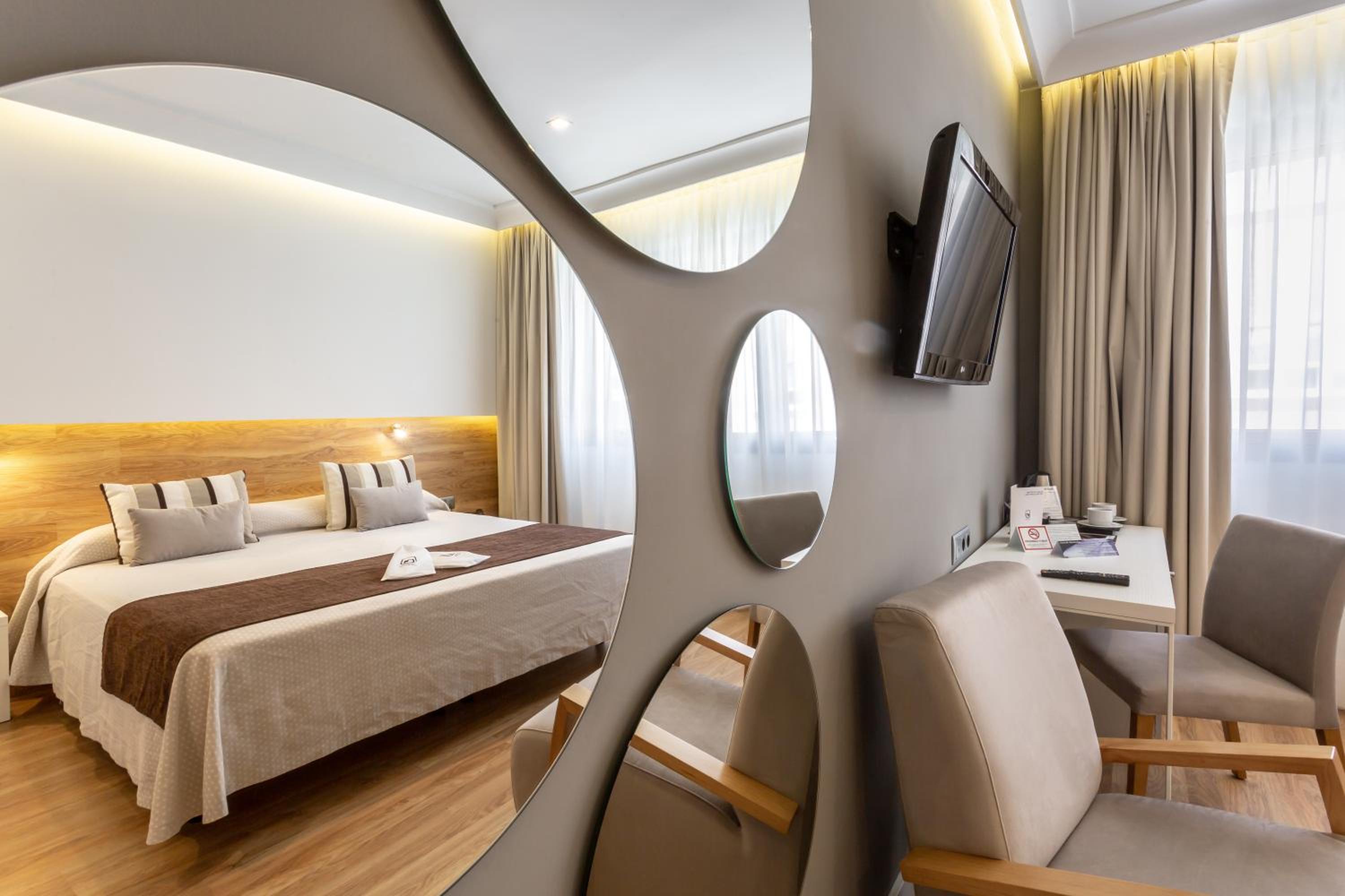 Double or Twin Room - Photo 4