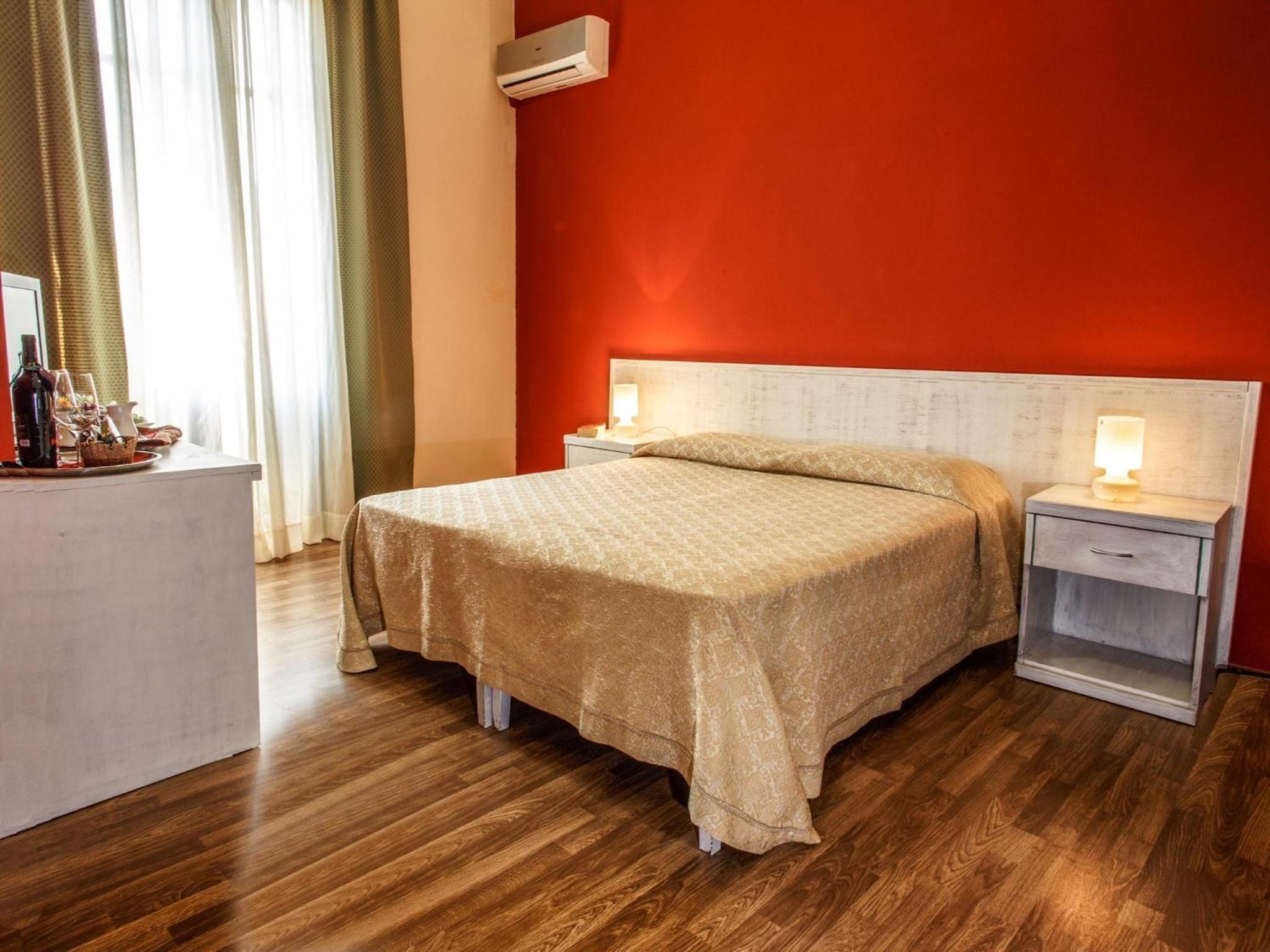 Double Room - Photo 2