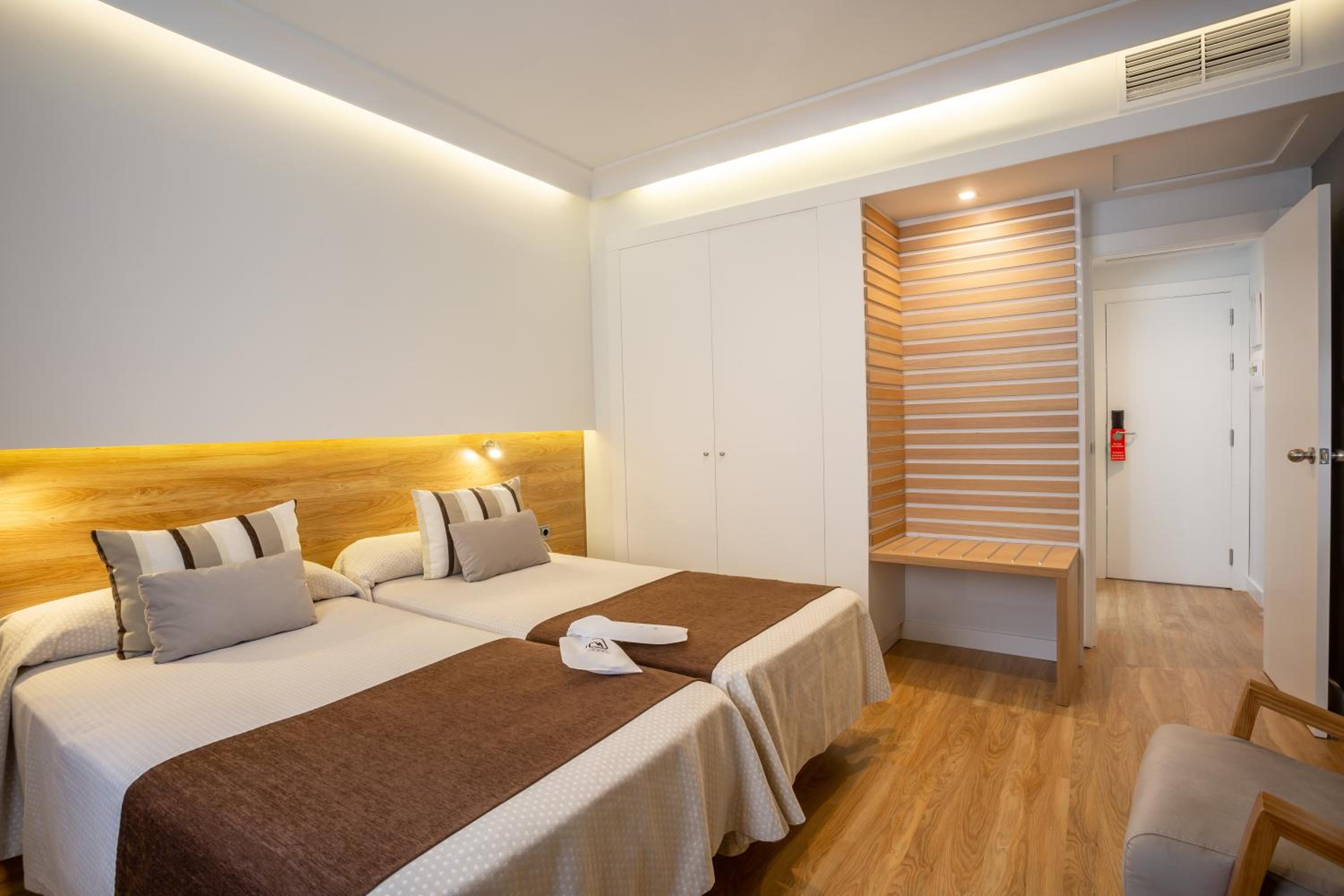 Double or Twin Room - Photo 11