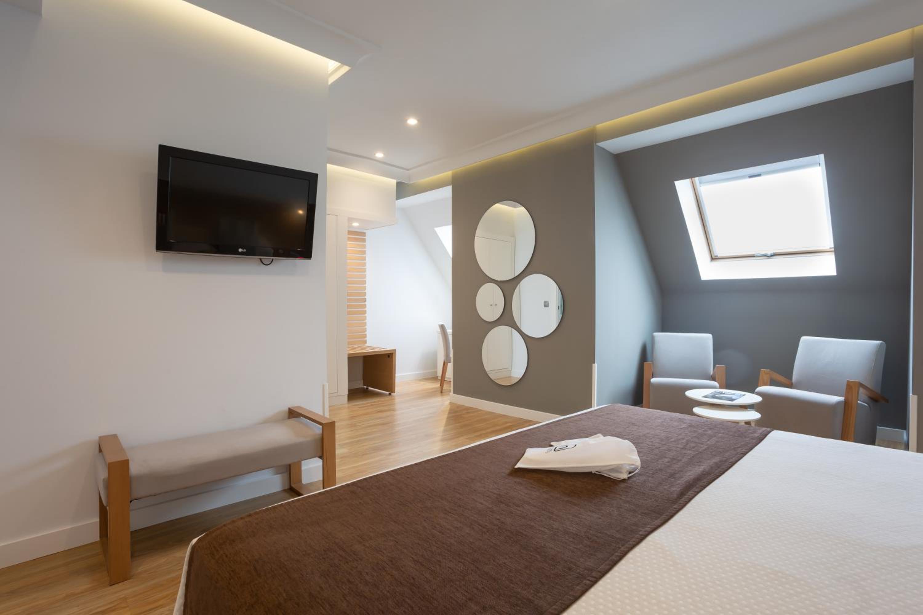 Double or Twin Room - Photo 5