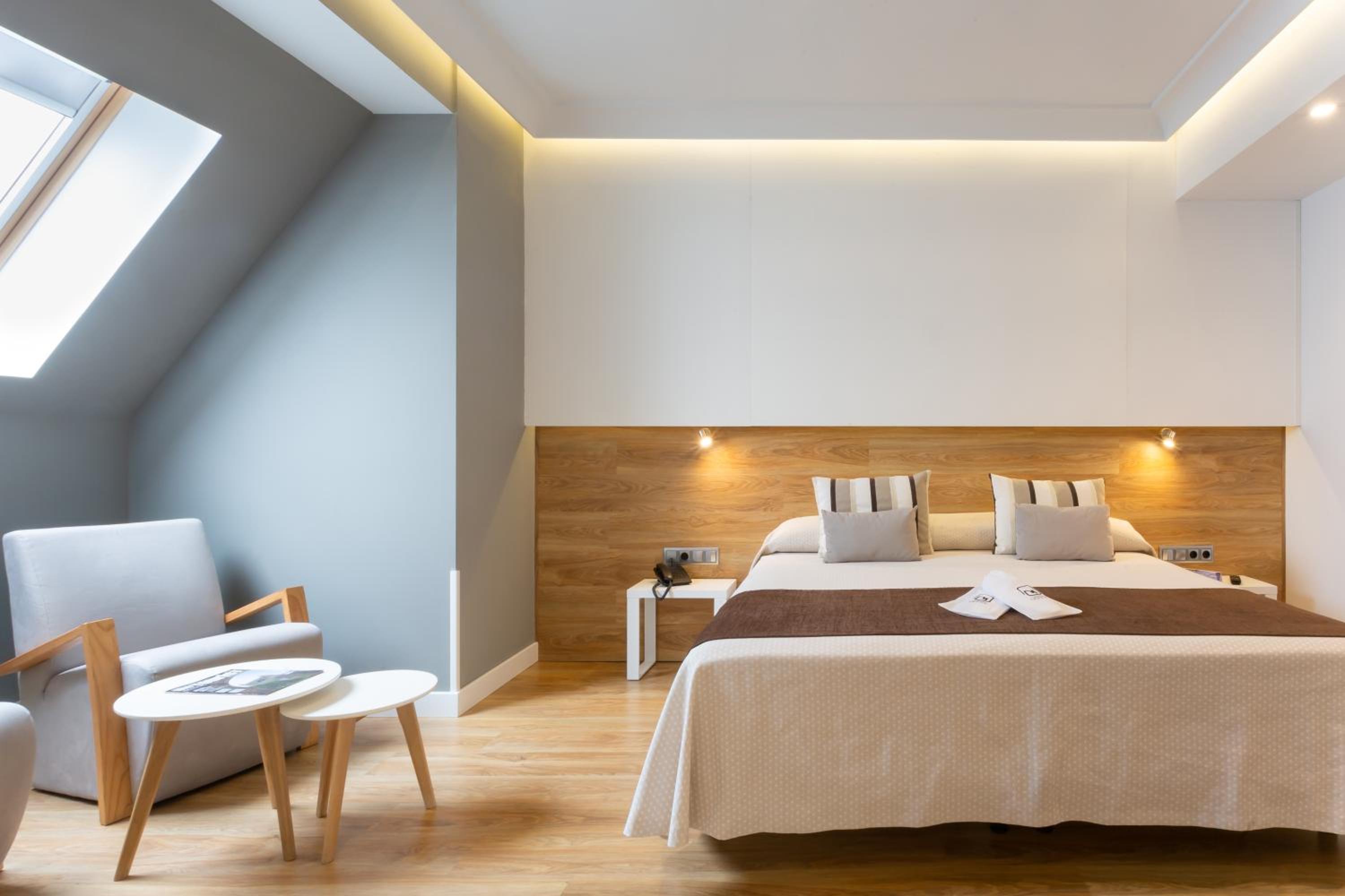 Double or Twin Room - Photo 15
