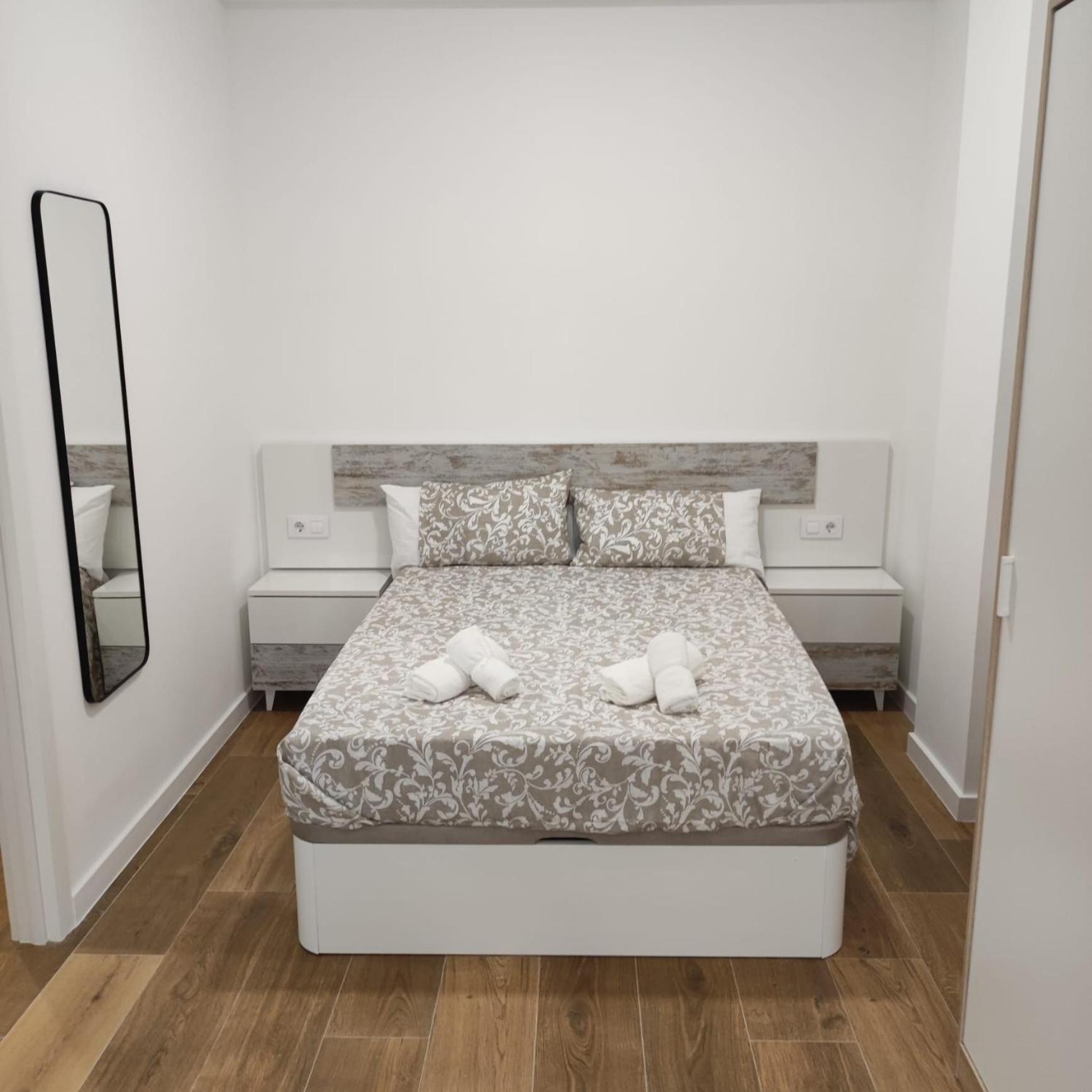 One-Bedroom Apartment photo 2