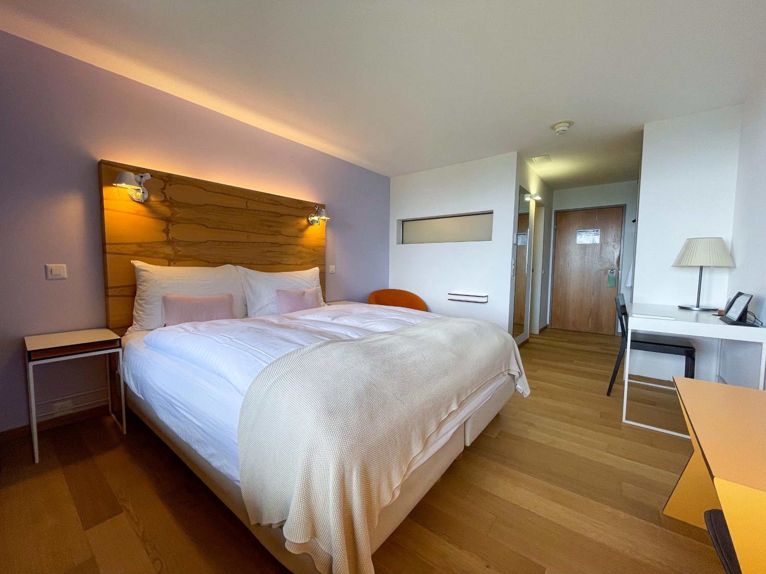 Classic Double Room with Balcony - Photo 3