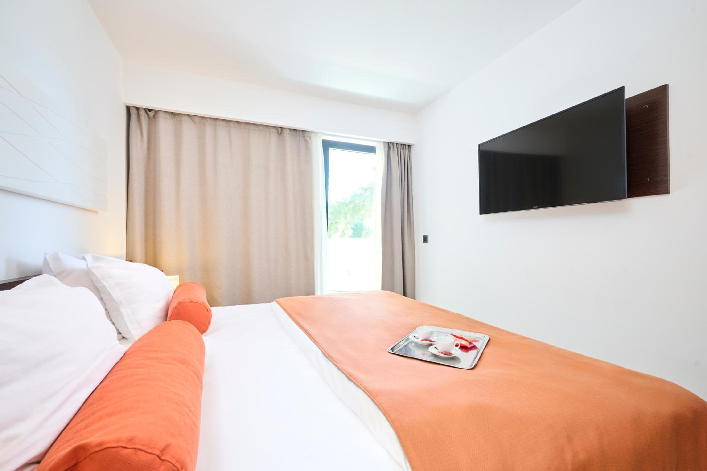 Suite with Balcony - Park Side - Photo 3