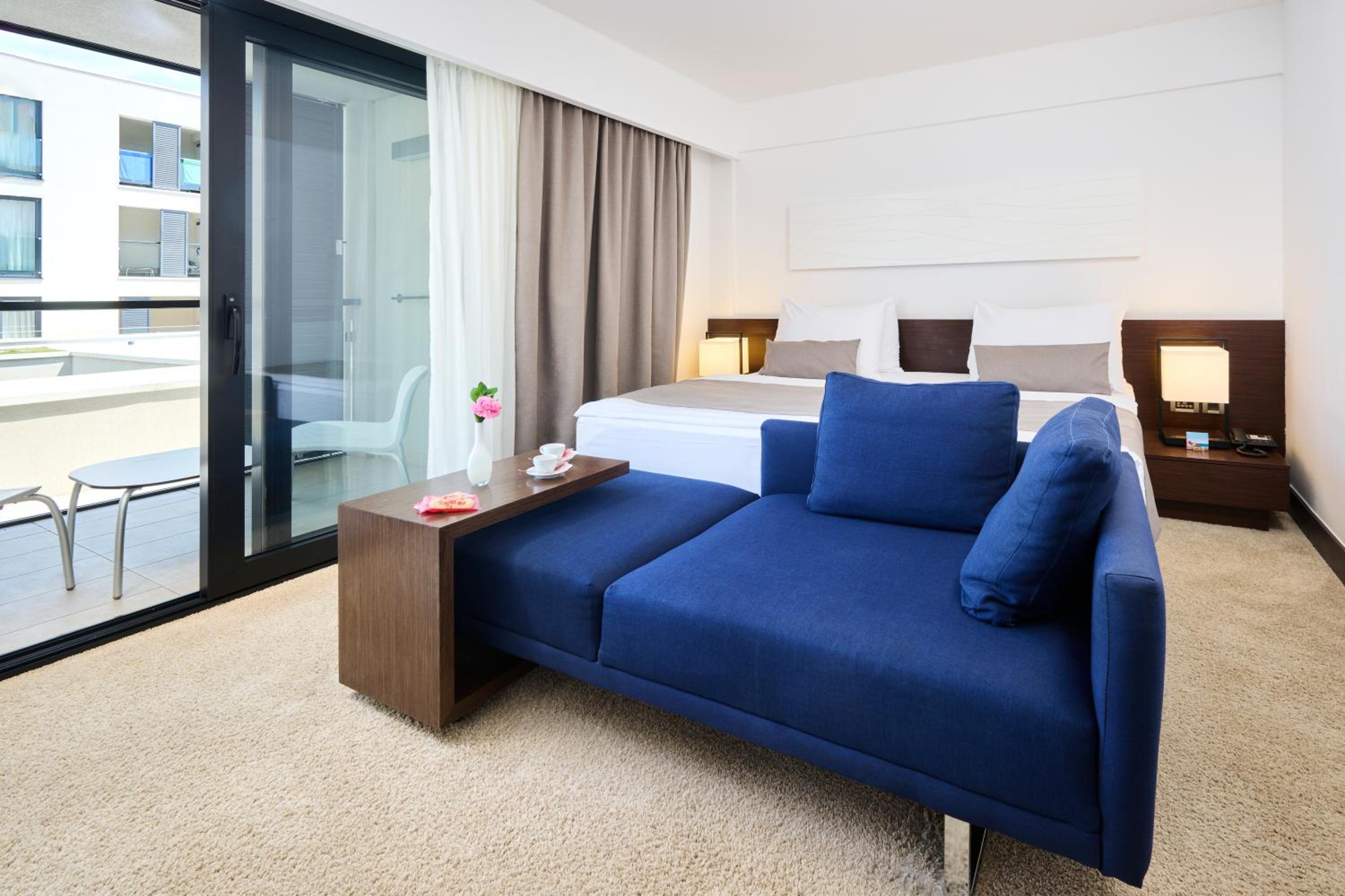 Classic Room with Balcony - Photo 4