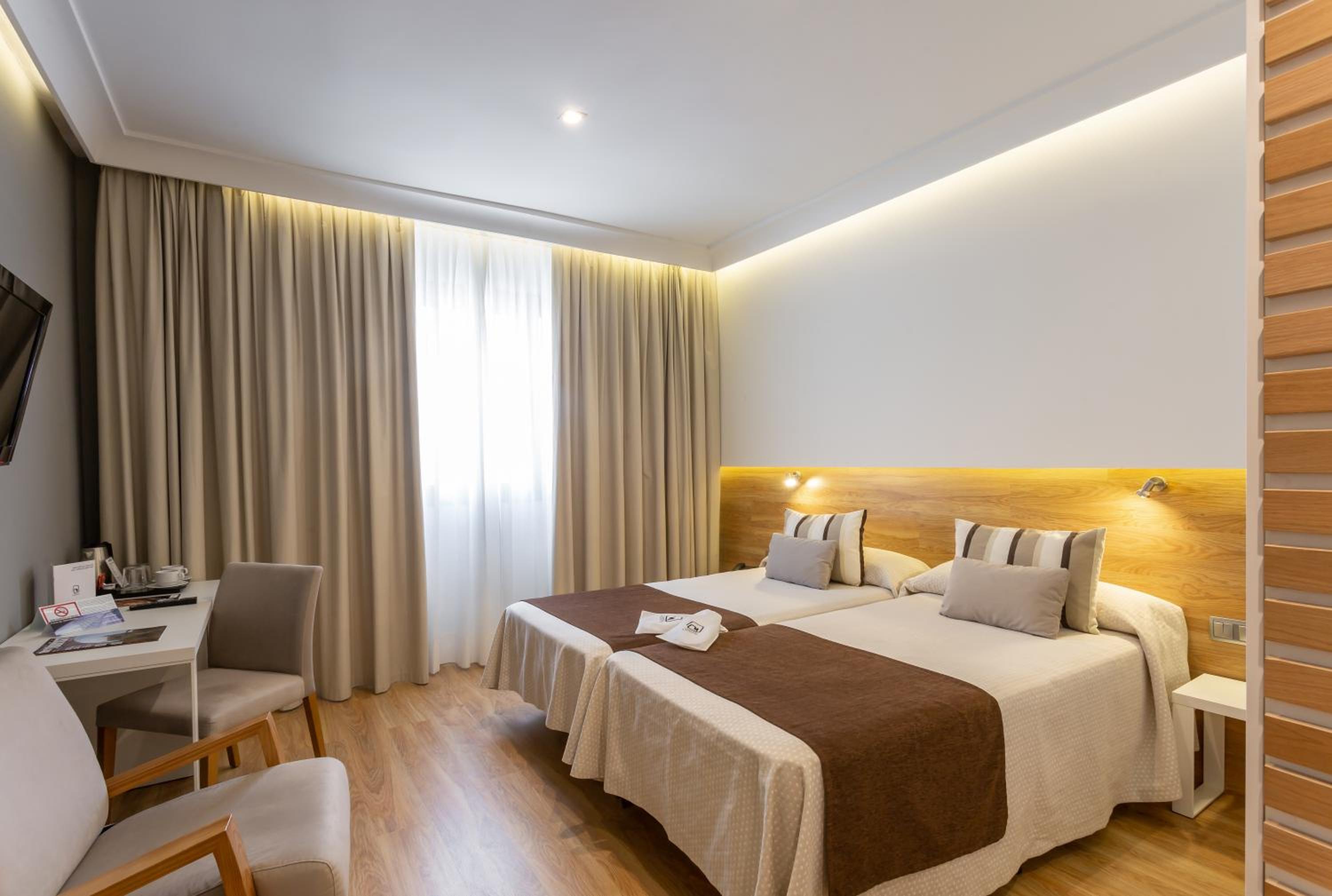 Double or Twin Room - Photo 17