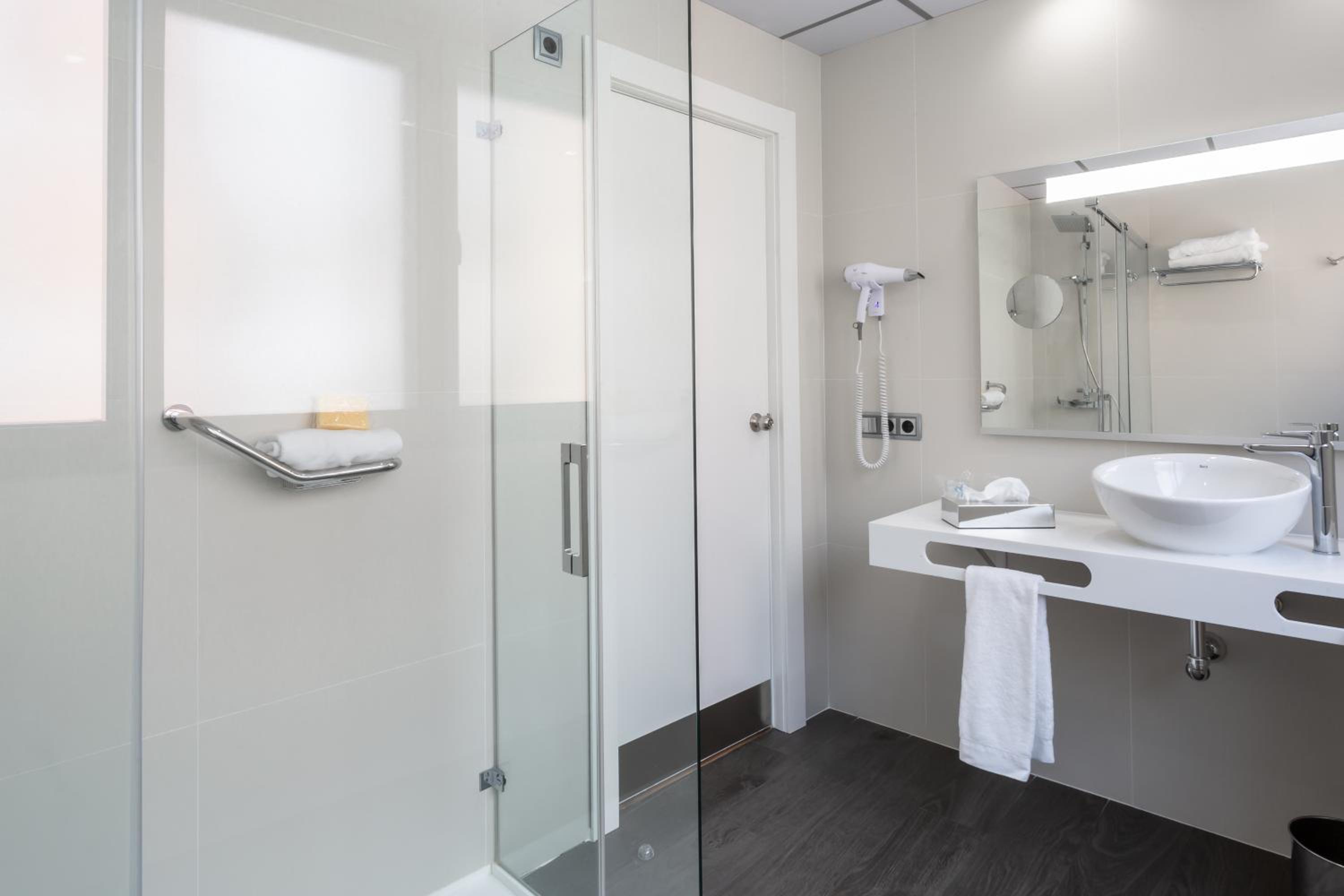 Double or Twin Room - Photo 21