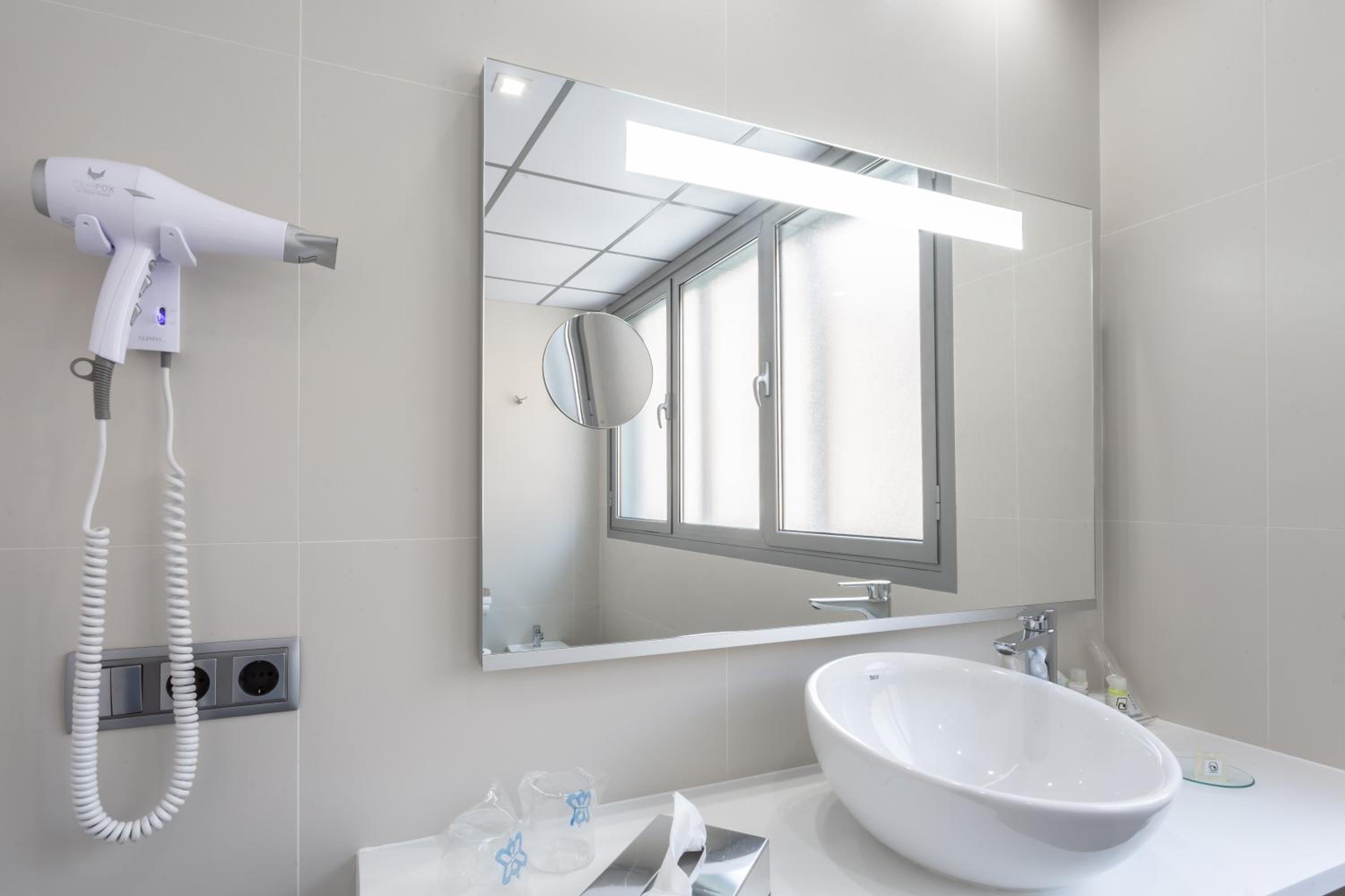 Double or Twin Room - Photo 22