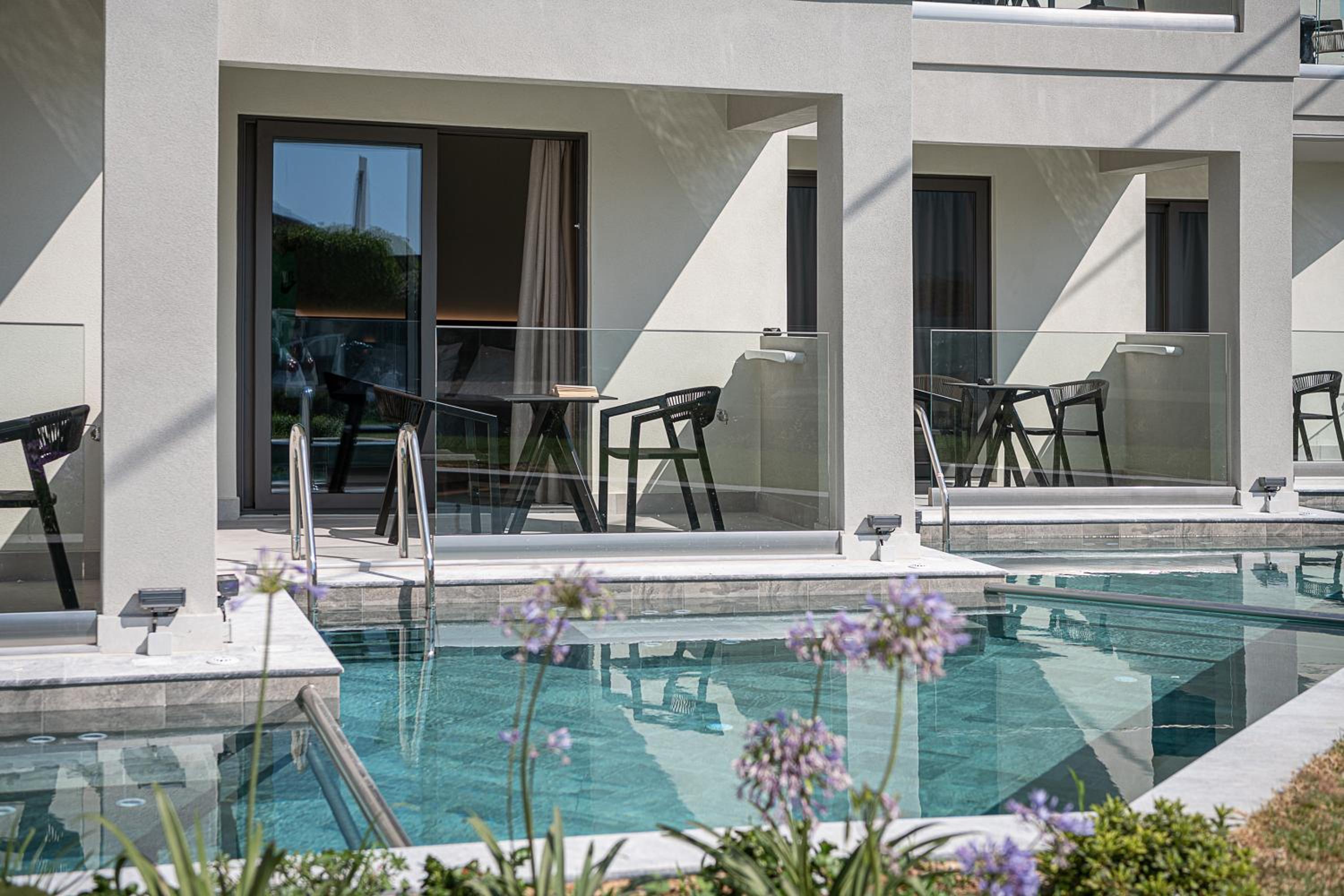 Deluxe Swim Up Room - Photo 4