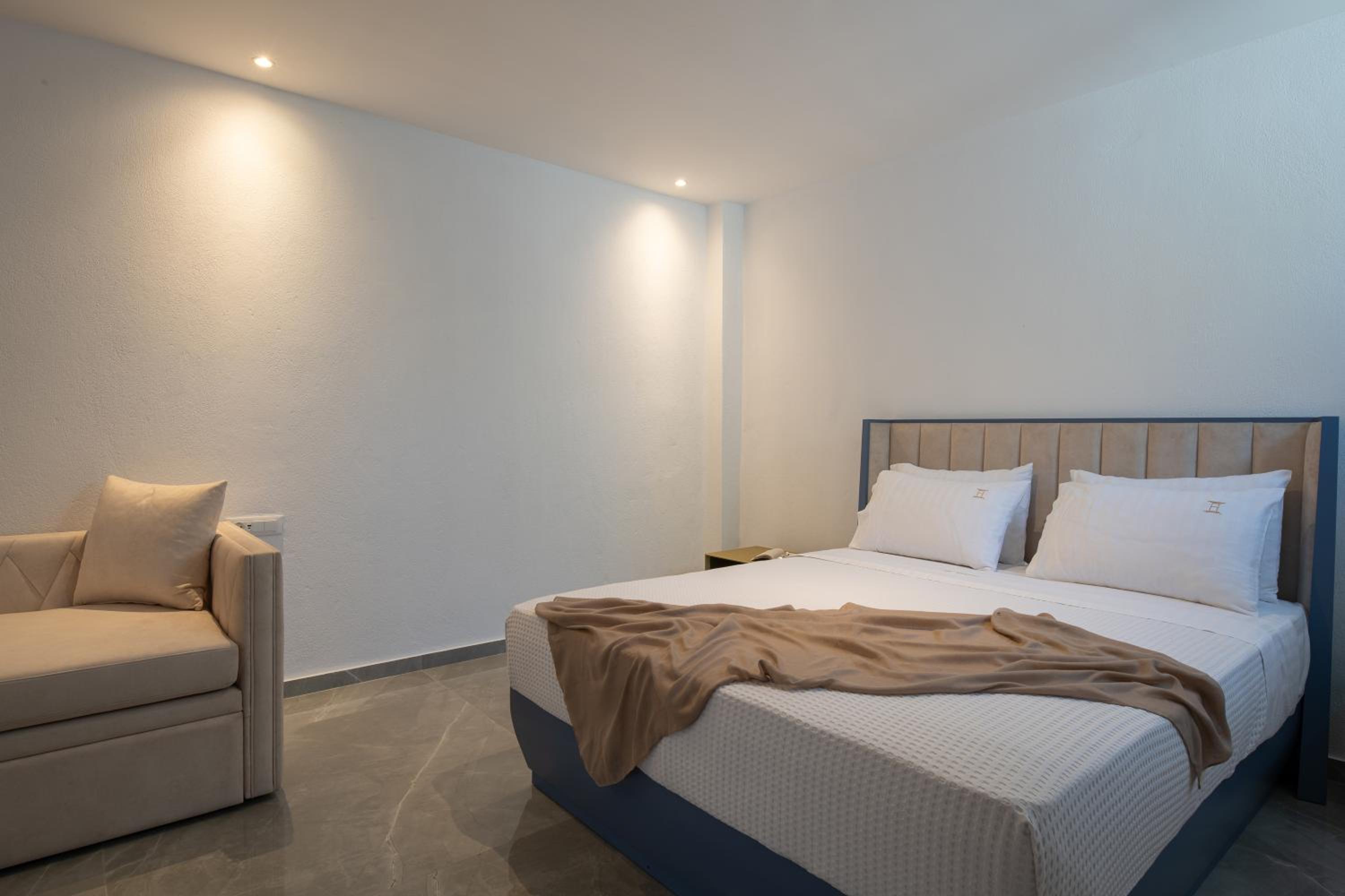 Budget Double Room photo 2