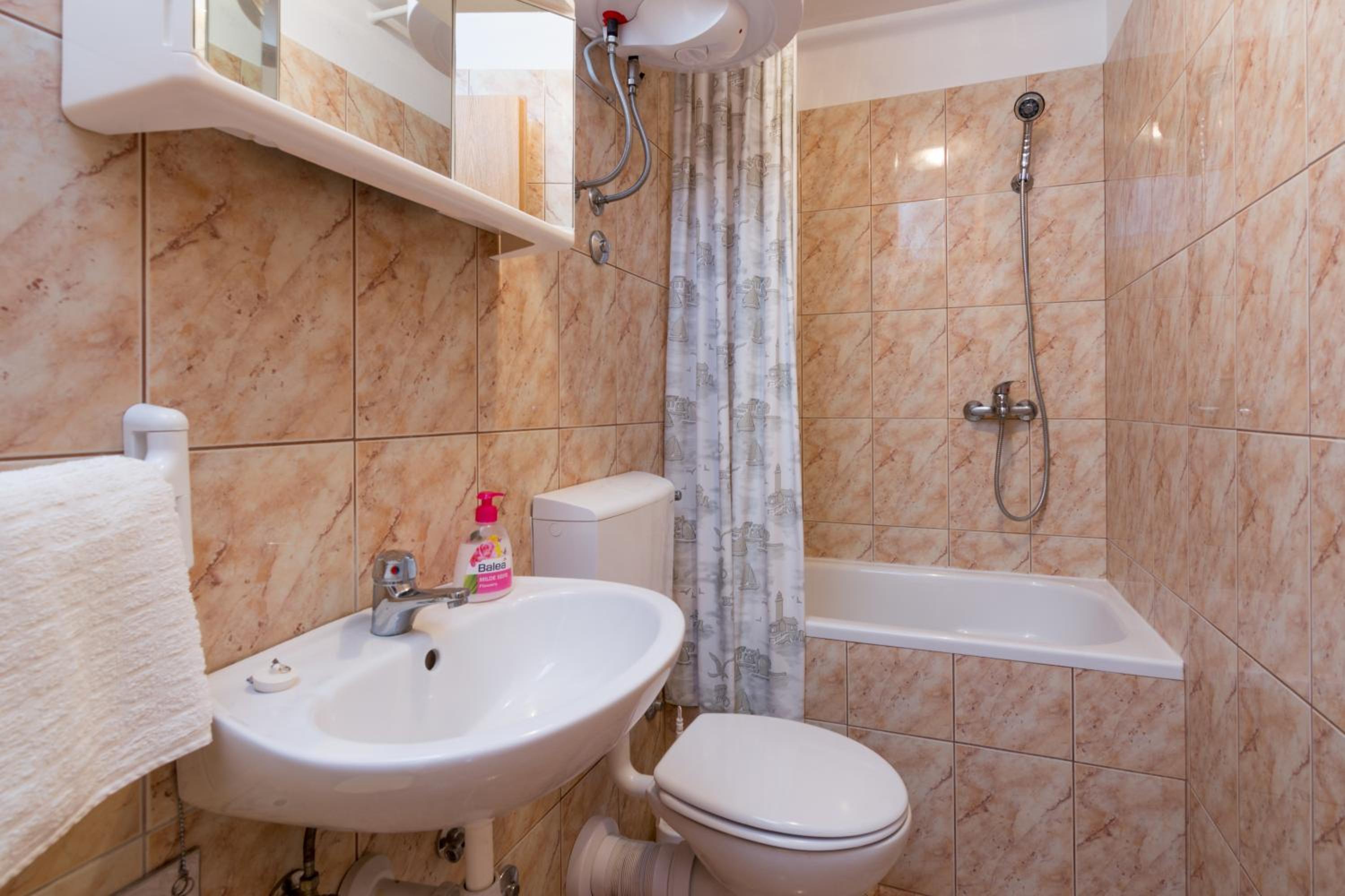One-Bedroom Apartment (3 Adults) - Photo 13