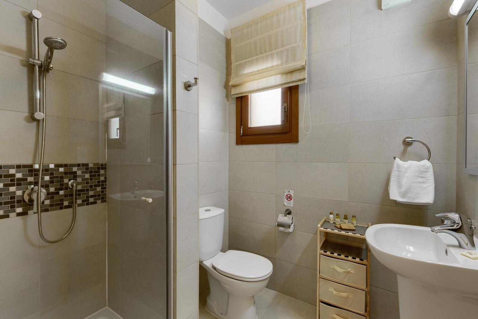 Three-Bedroom Apartment with Shared Pool photo 3