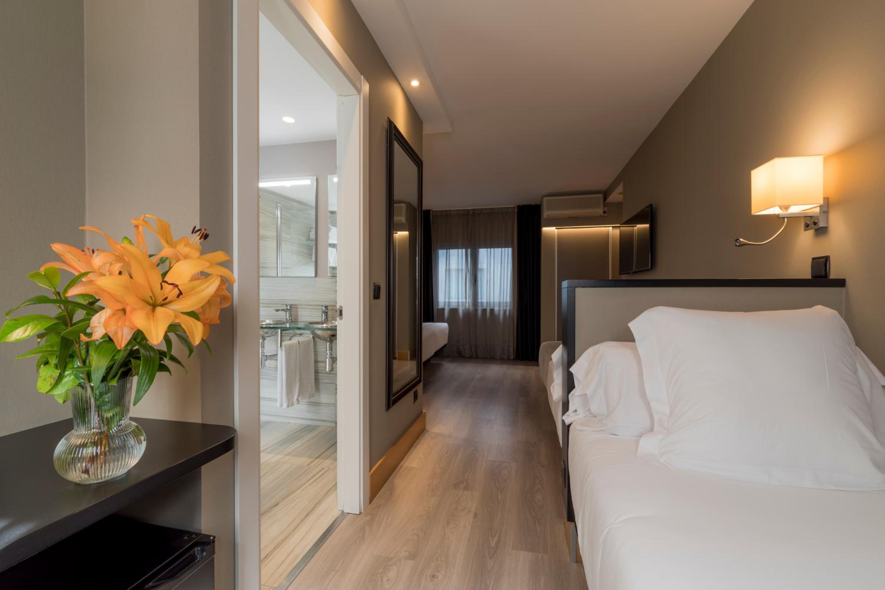 Family Room - Photo 4