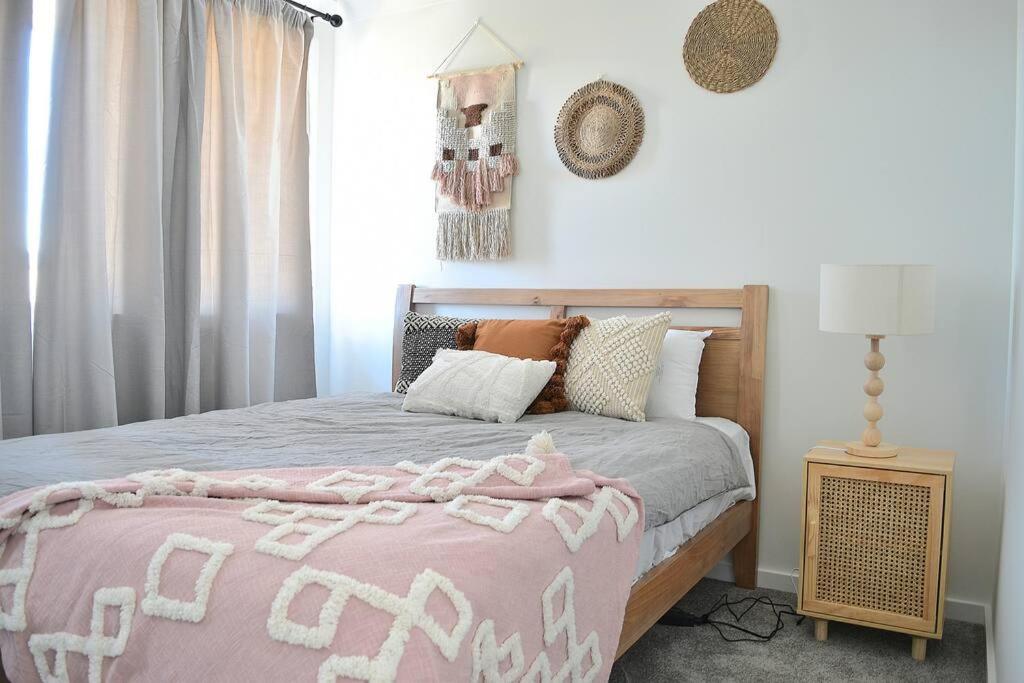 Five-Bedroom House photo 2