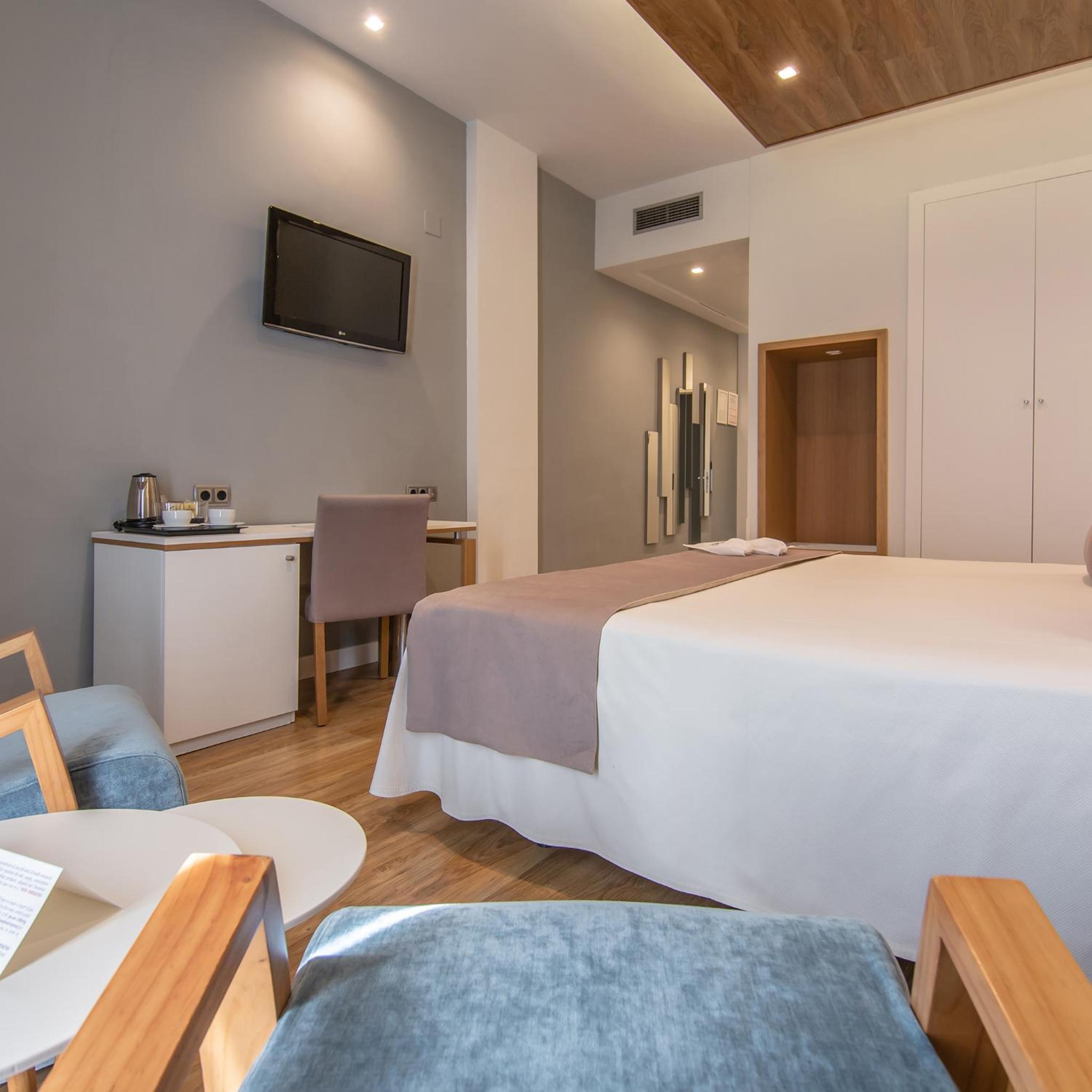 Double or Twin Room - Photo 5