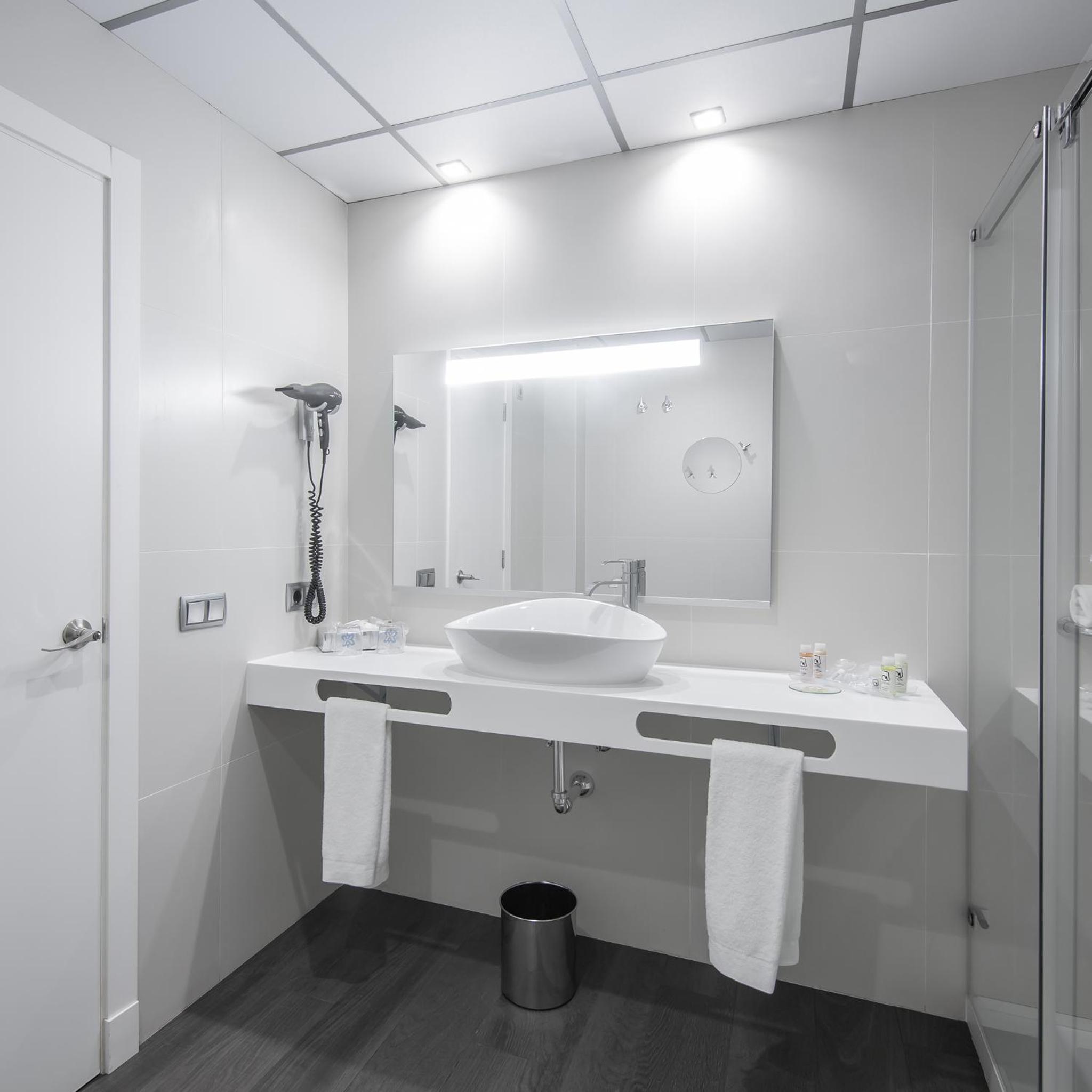 Double or Twin Room - Photo 9