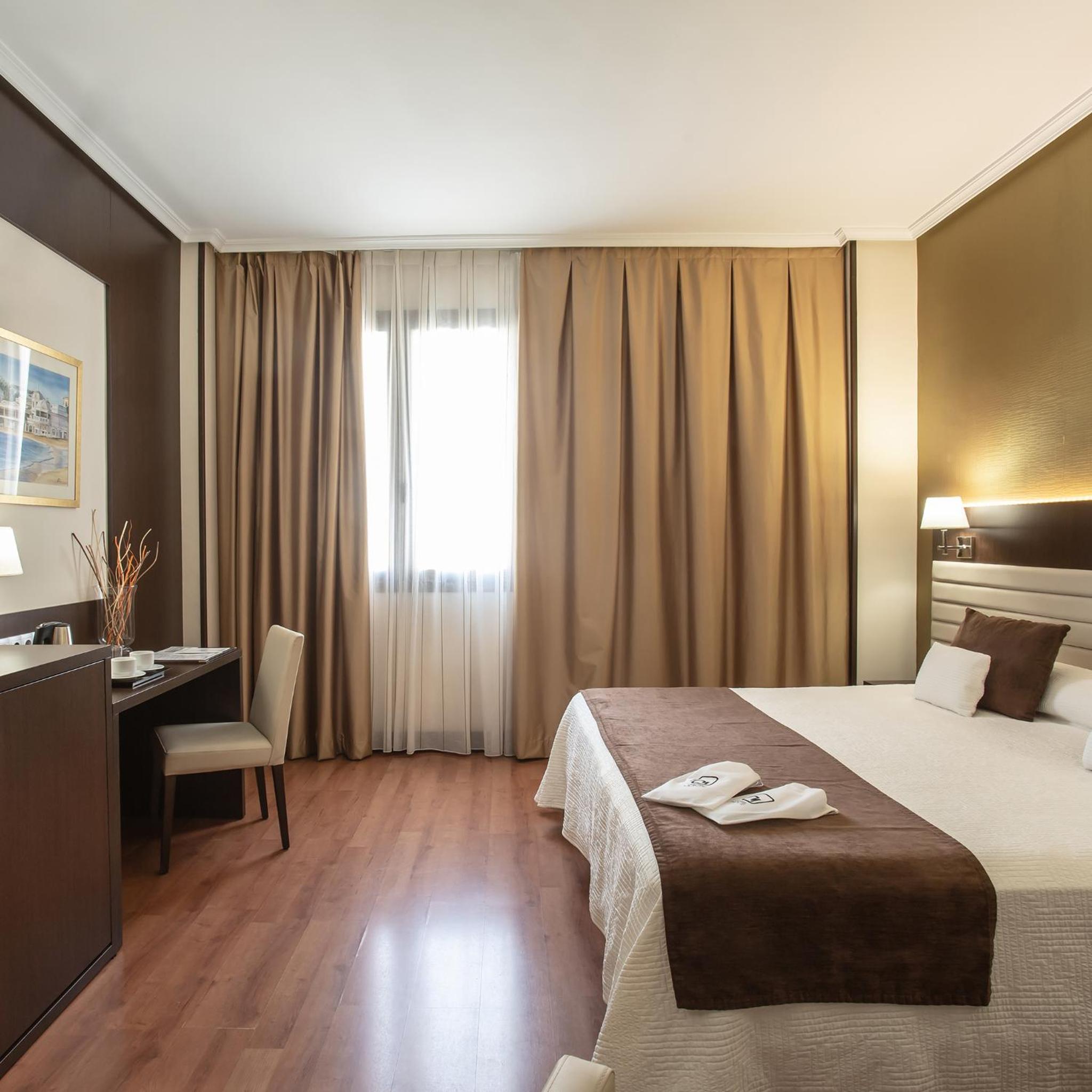 Double or Twin Room - Photo 14
