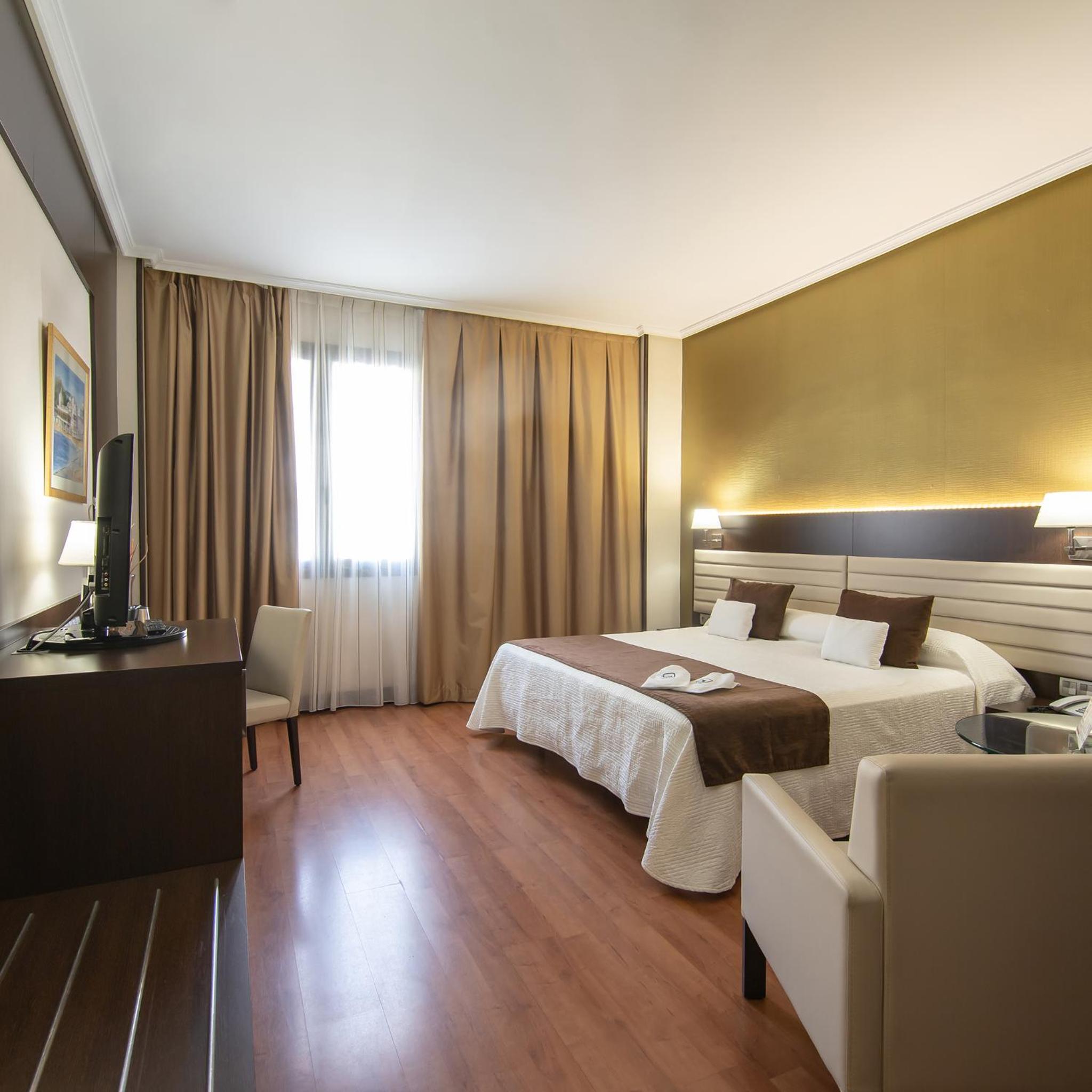 Double or Twin Room - Photo 10