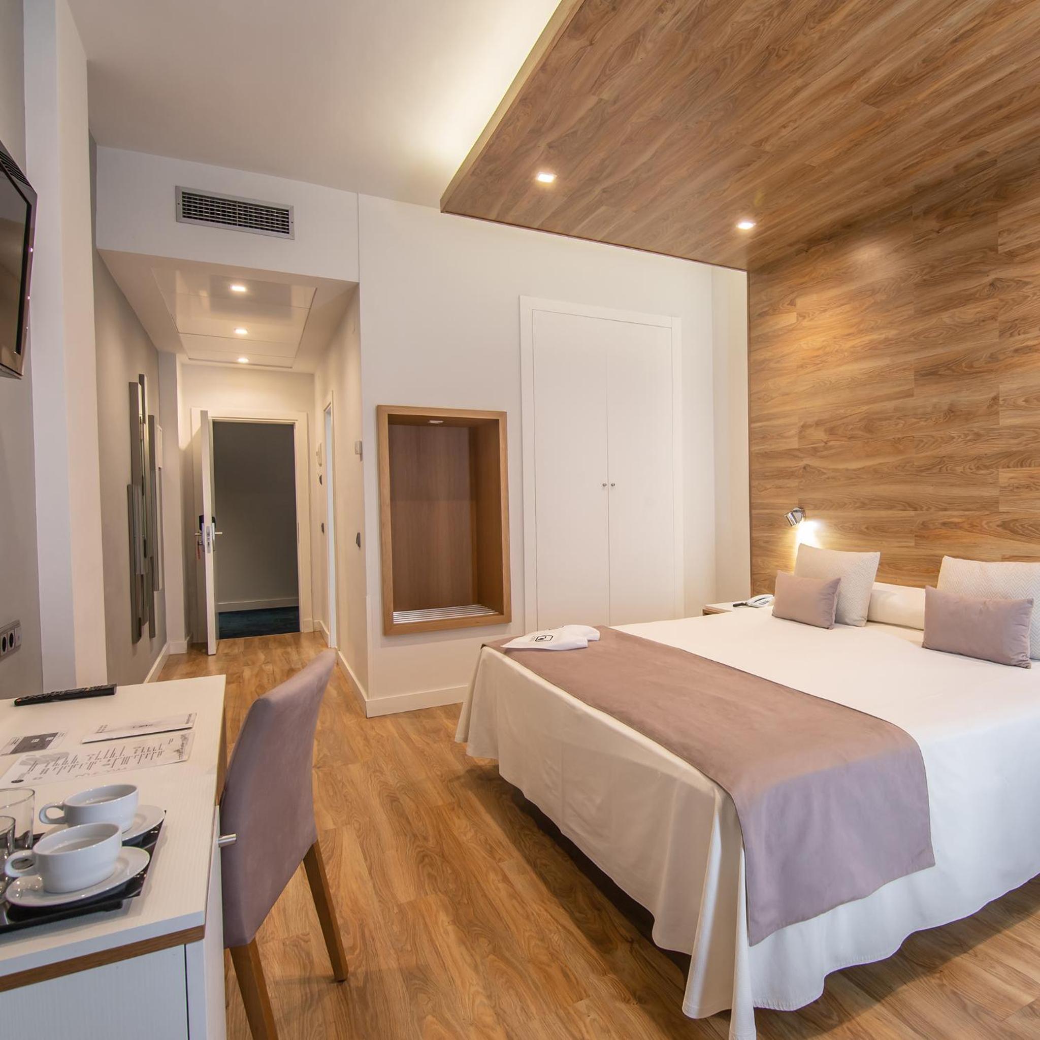 Double or Twin Room - Photo 8