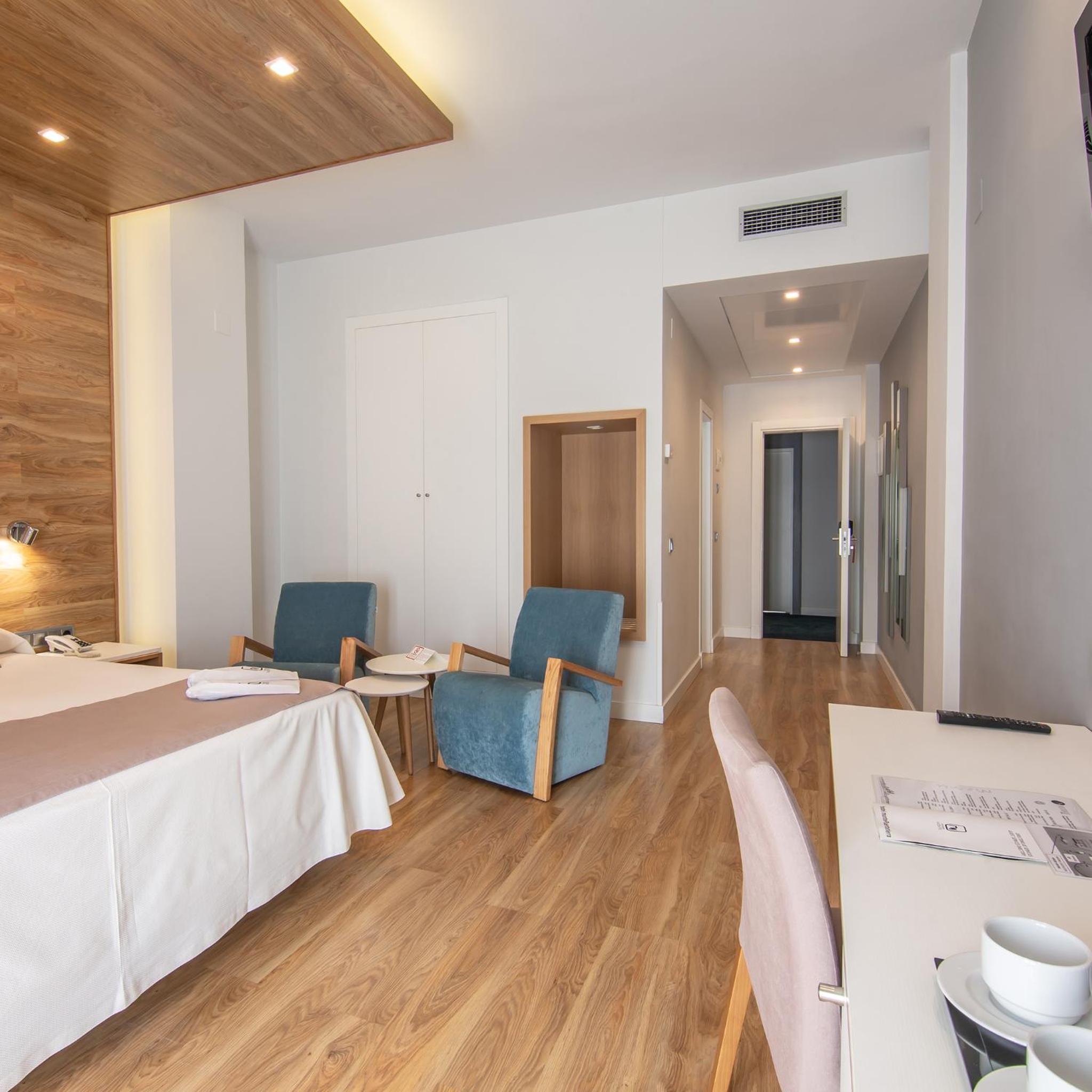 Double or Twin Room - Photo 4