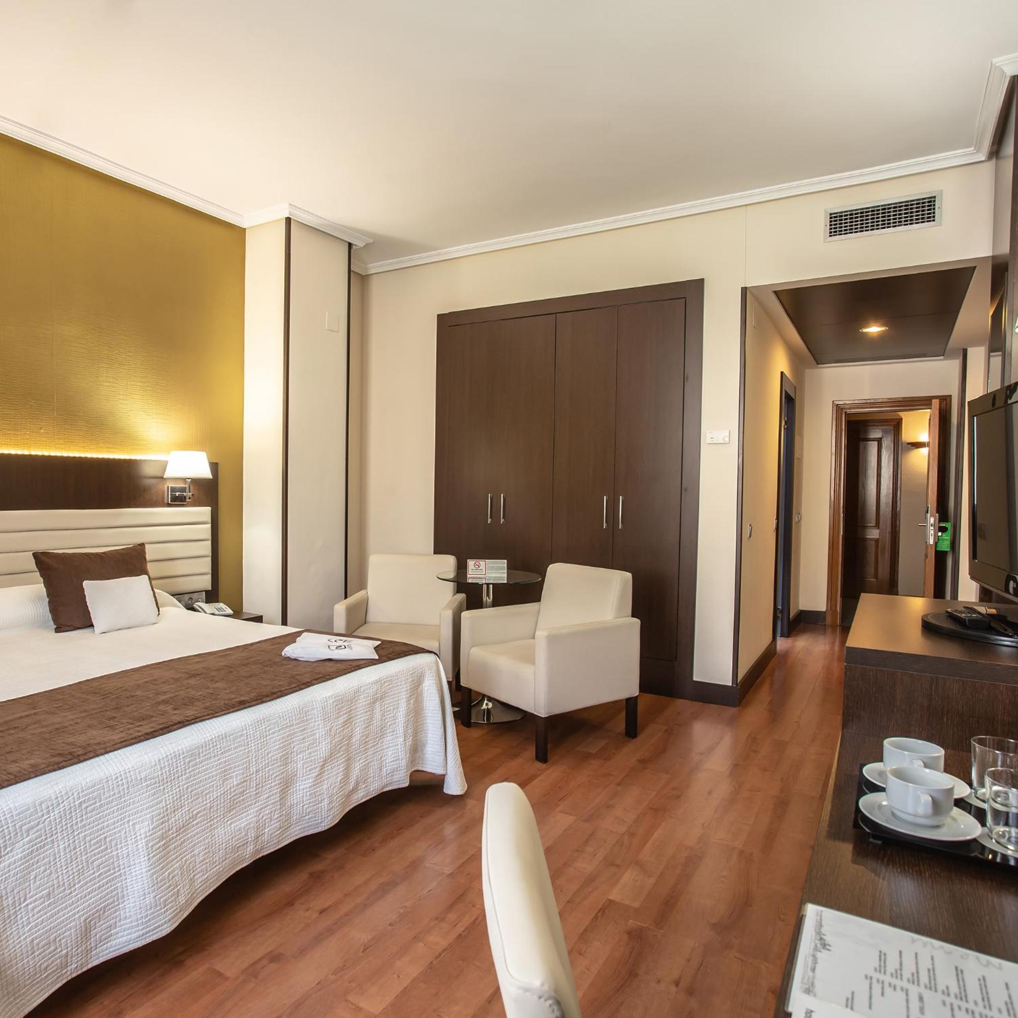 Double or Twin Room - Photo 2