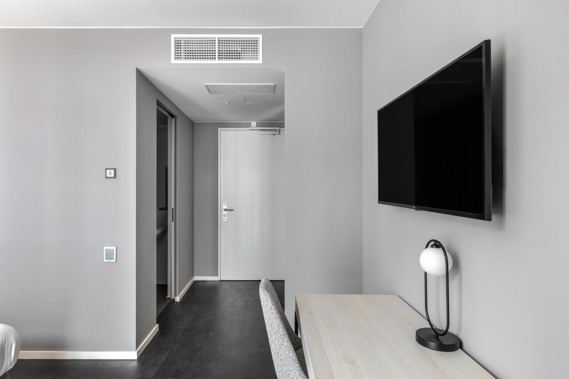Medium Room photo 3