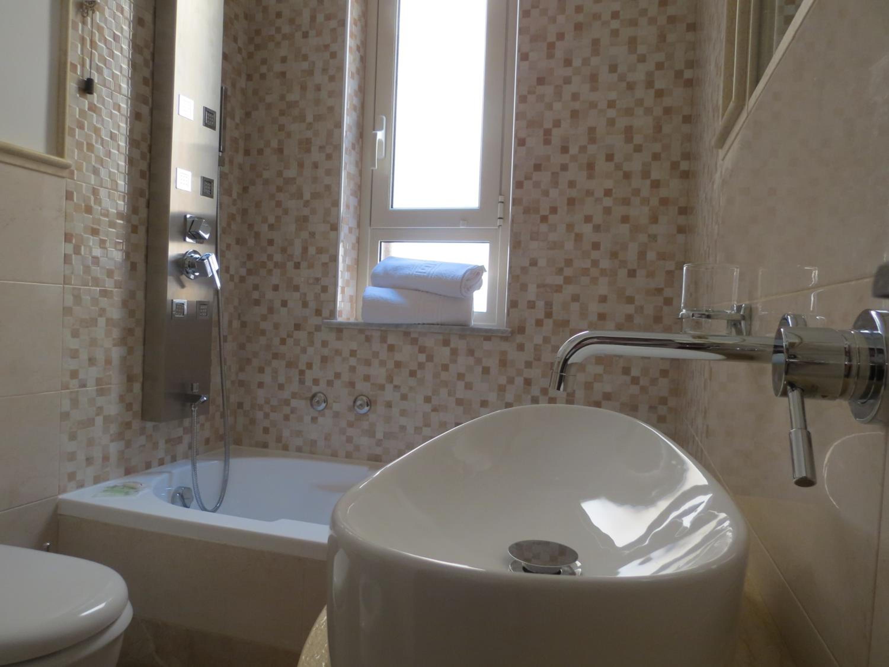 Comfort Double or Twin Room - Photo 10