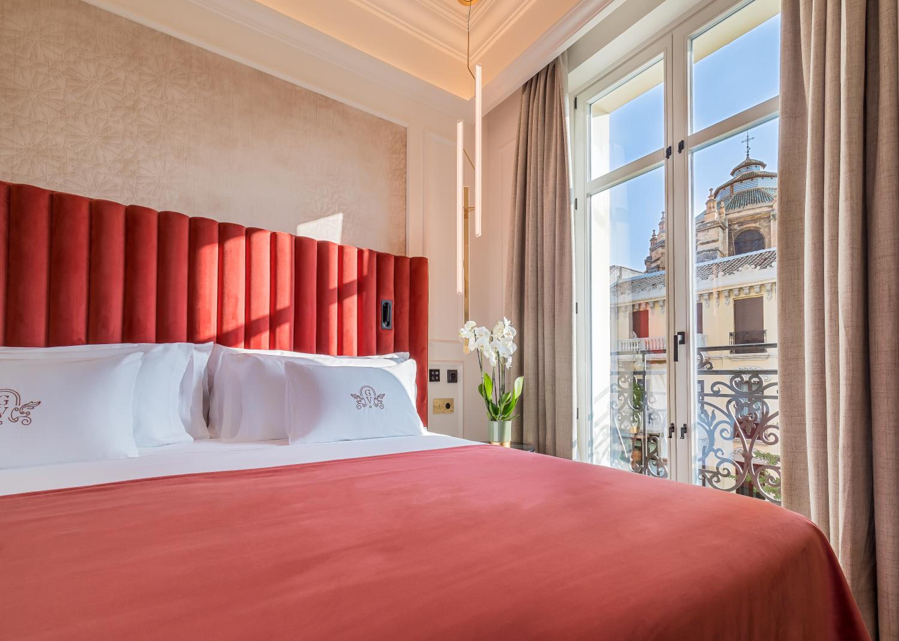 Deluxe Double Room with City View - Photo 19