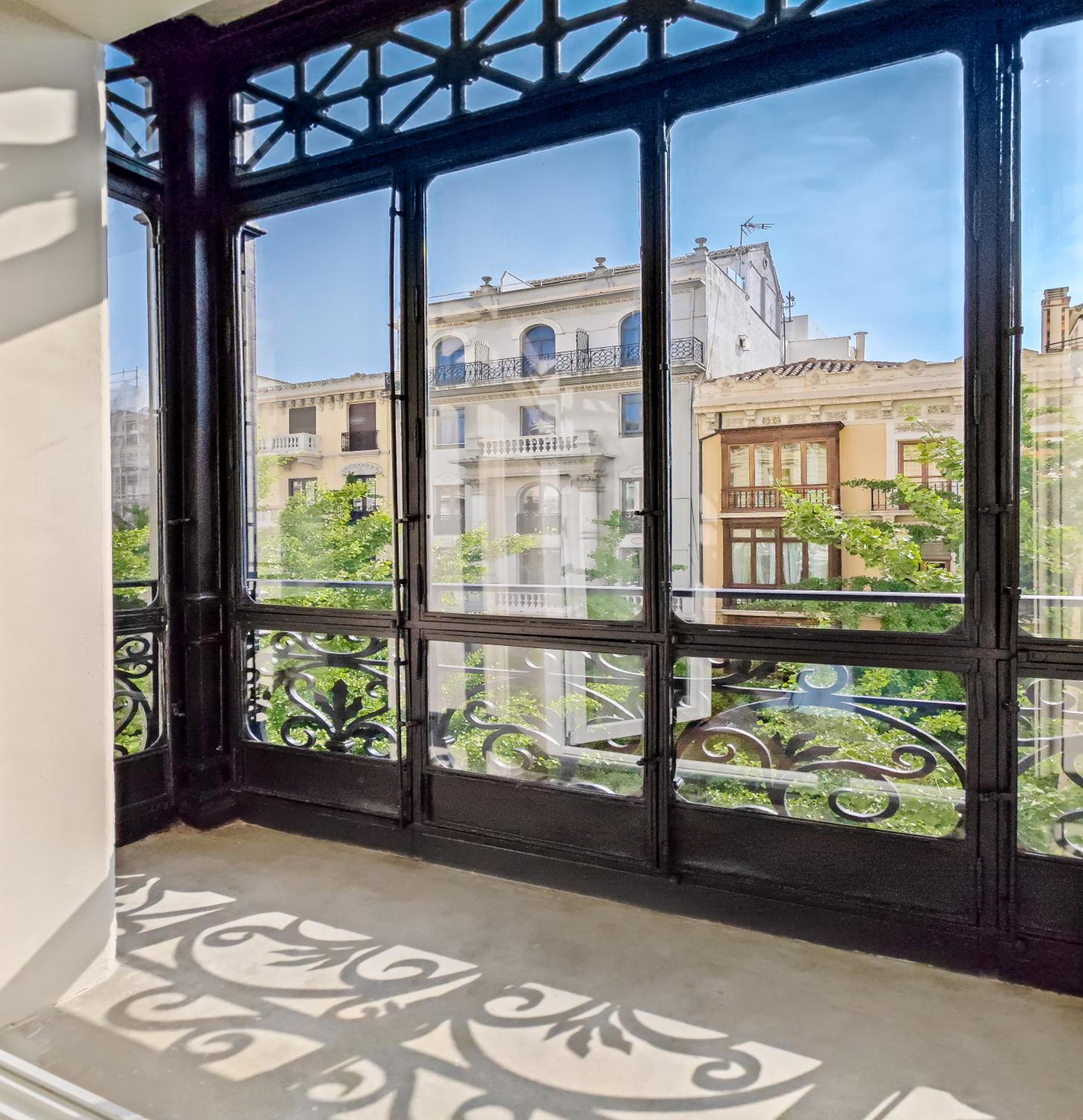 Deluxe Double Room with City View - Photo 18