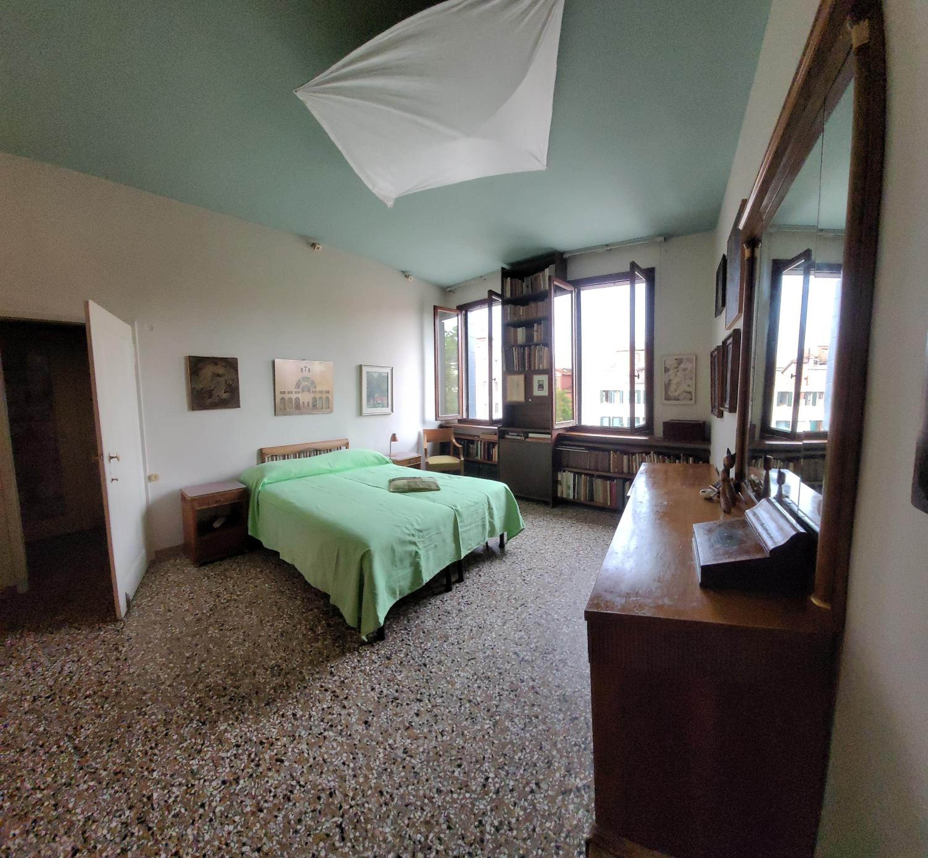 Double or Twin Room with Shared Bathroom photo 1
