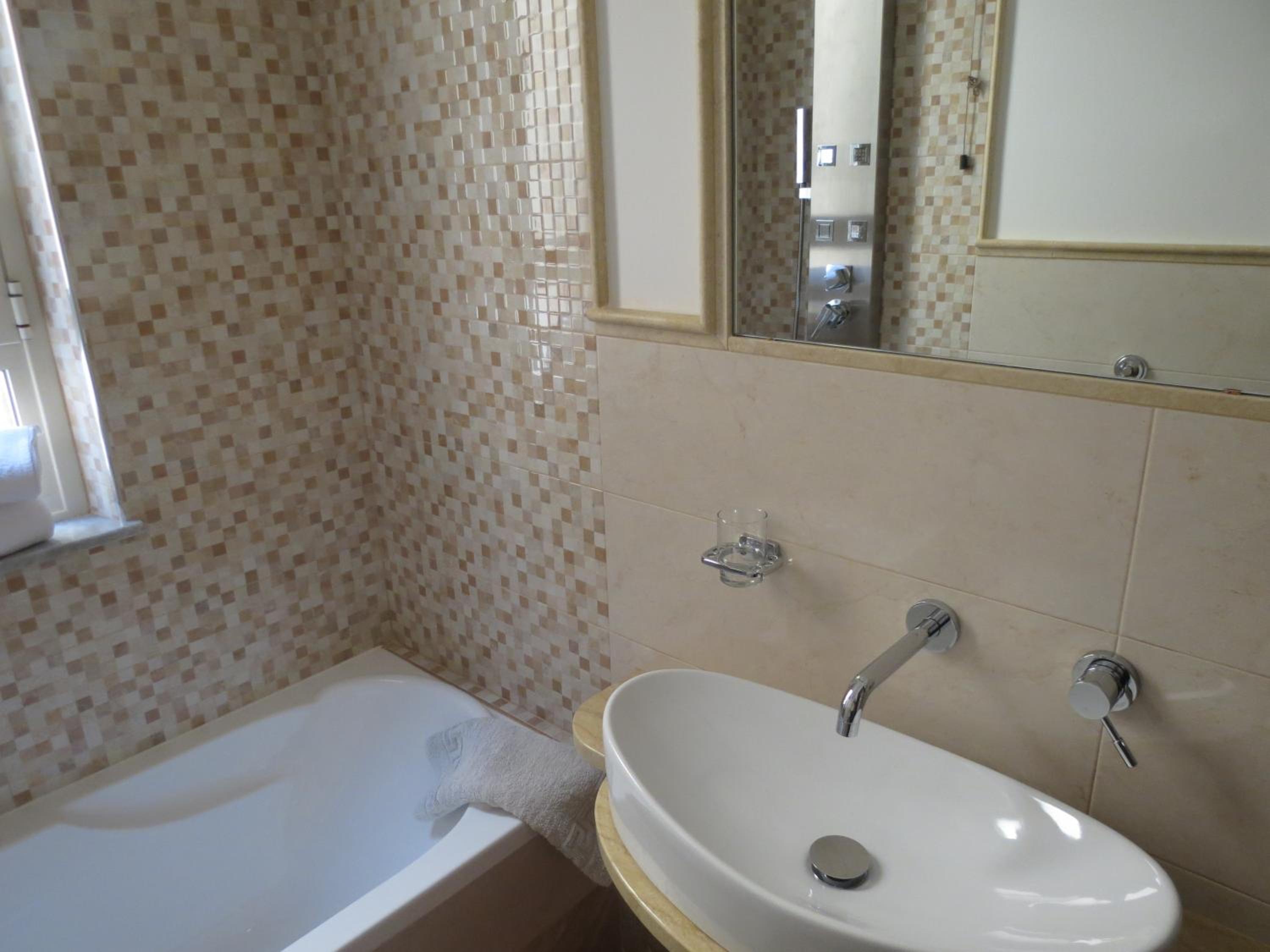 Comfort Double or Twin Room - Photo 17