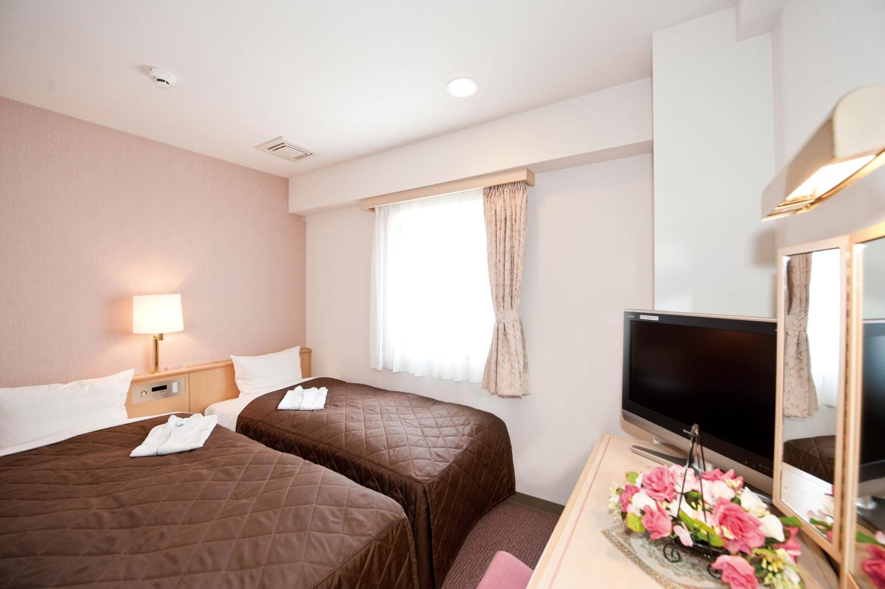 Economy Twin Room - Non-Smoking photo 2