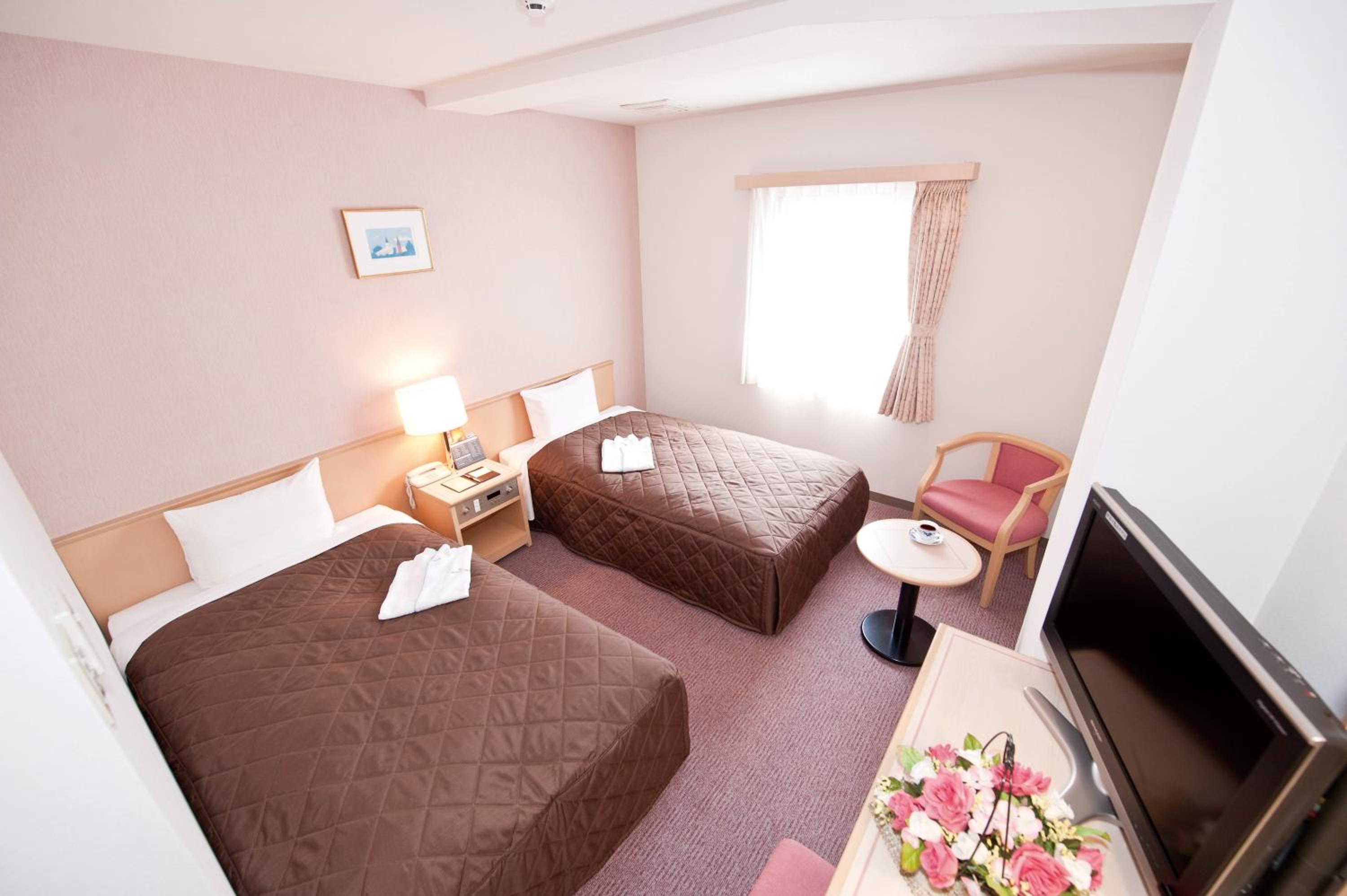 Twin Room - Non-Smoking photo 2