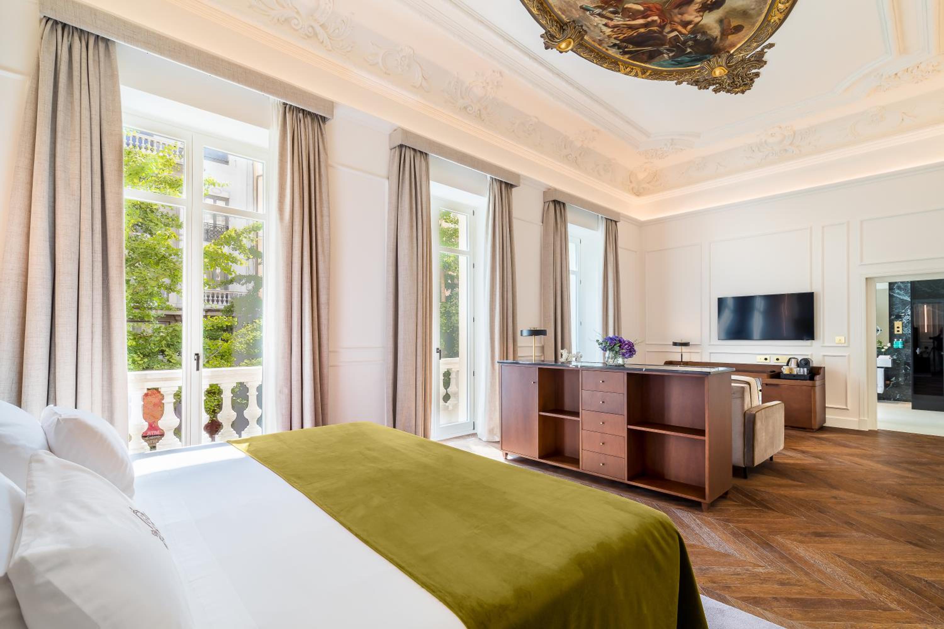 Junior Suite Alhambra (2 Adults + 2 Children) photo 2