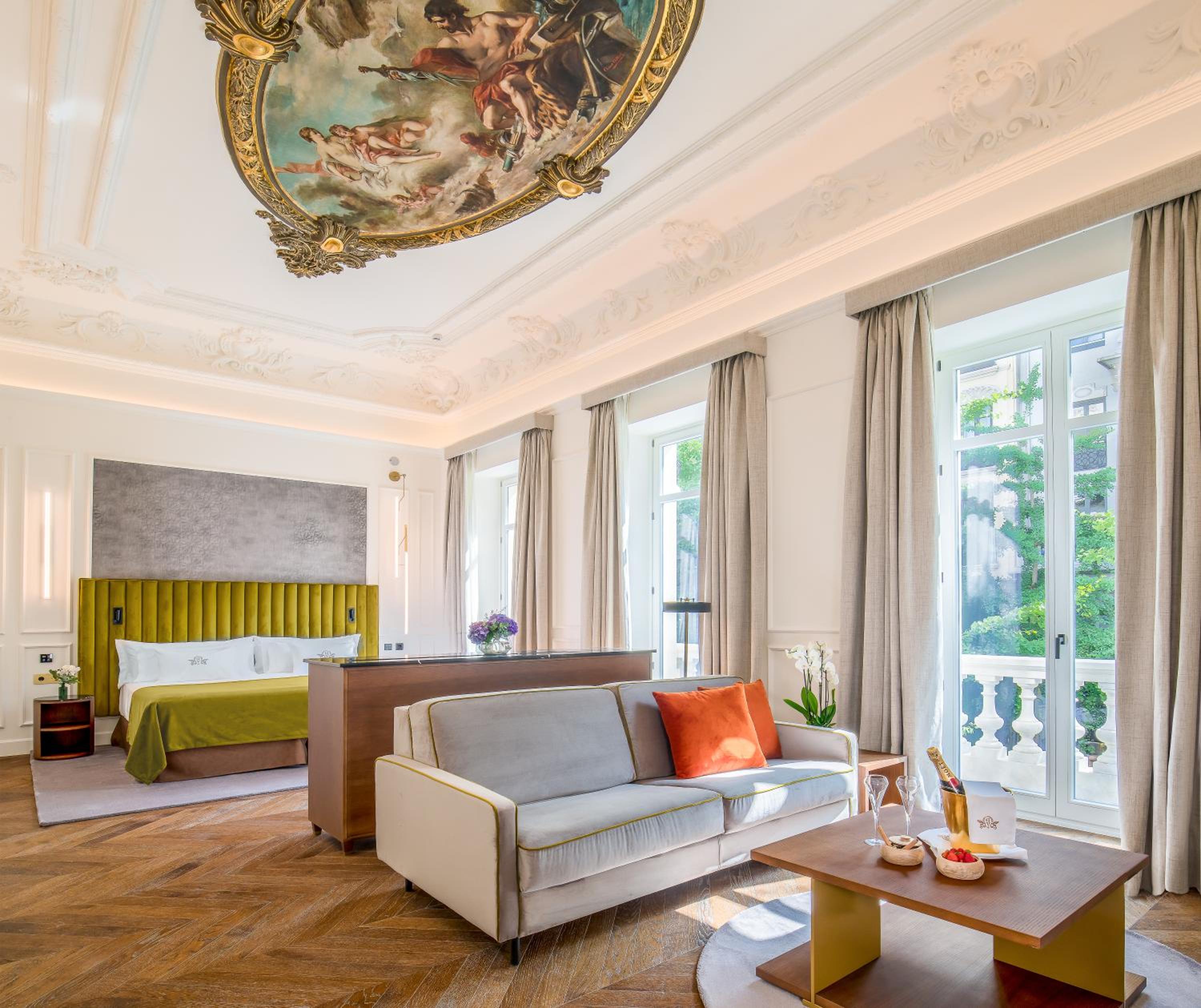 Suite Junior Alhambra (2 adultos + 1 niño) Suite Junior Alhambra (2 adultos + 1 niño)