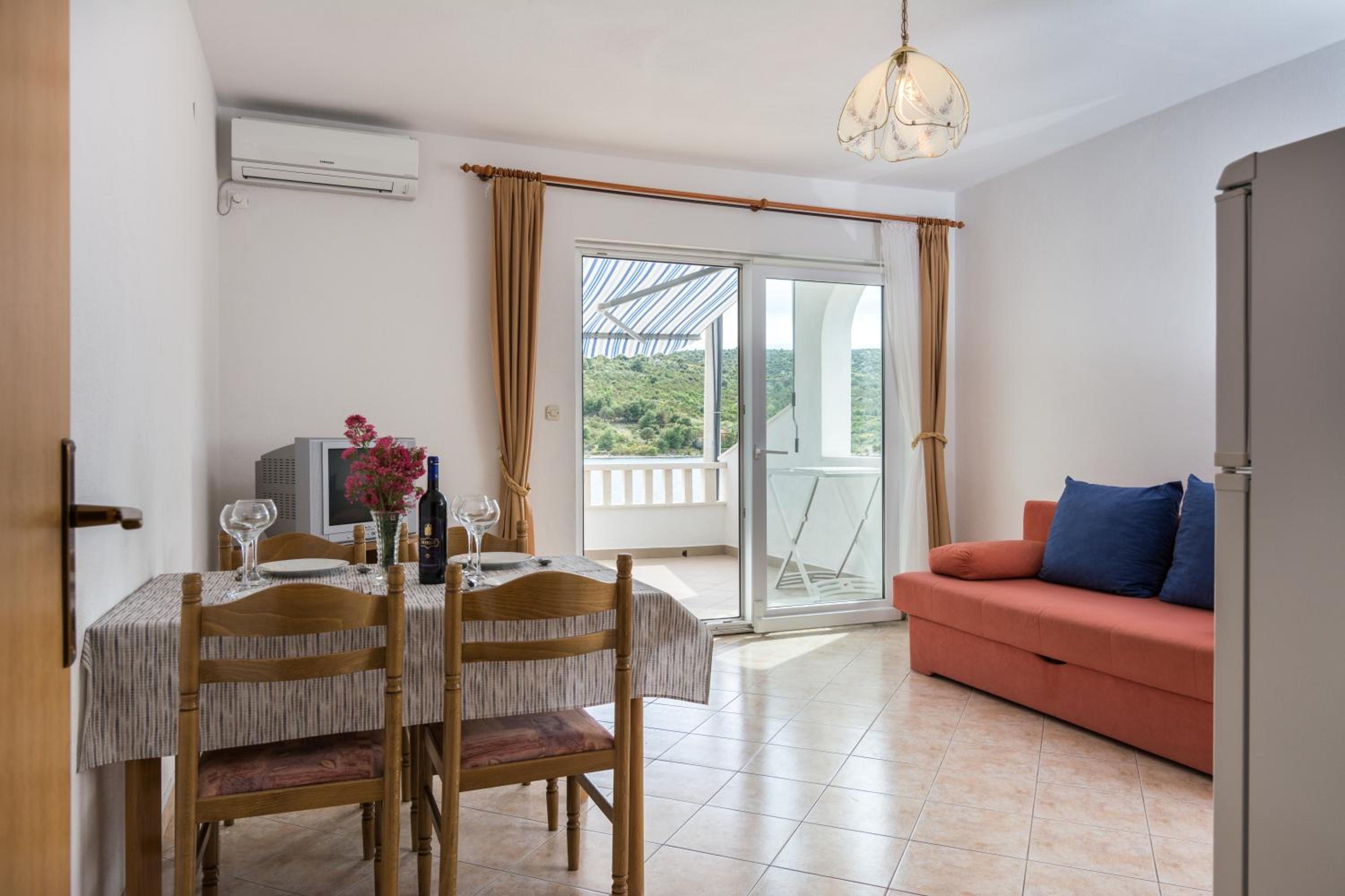 One-Bedroom Apartment (4 Adults) - Photo 4