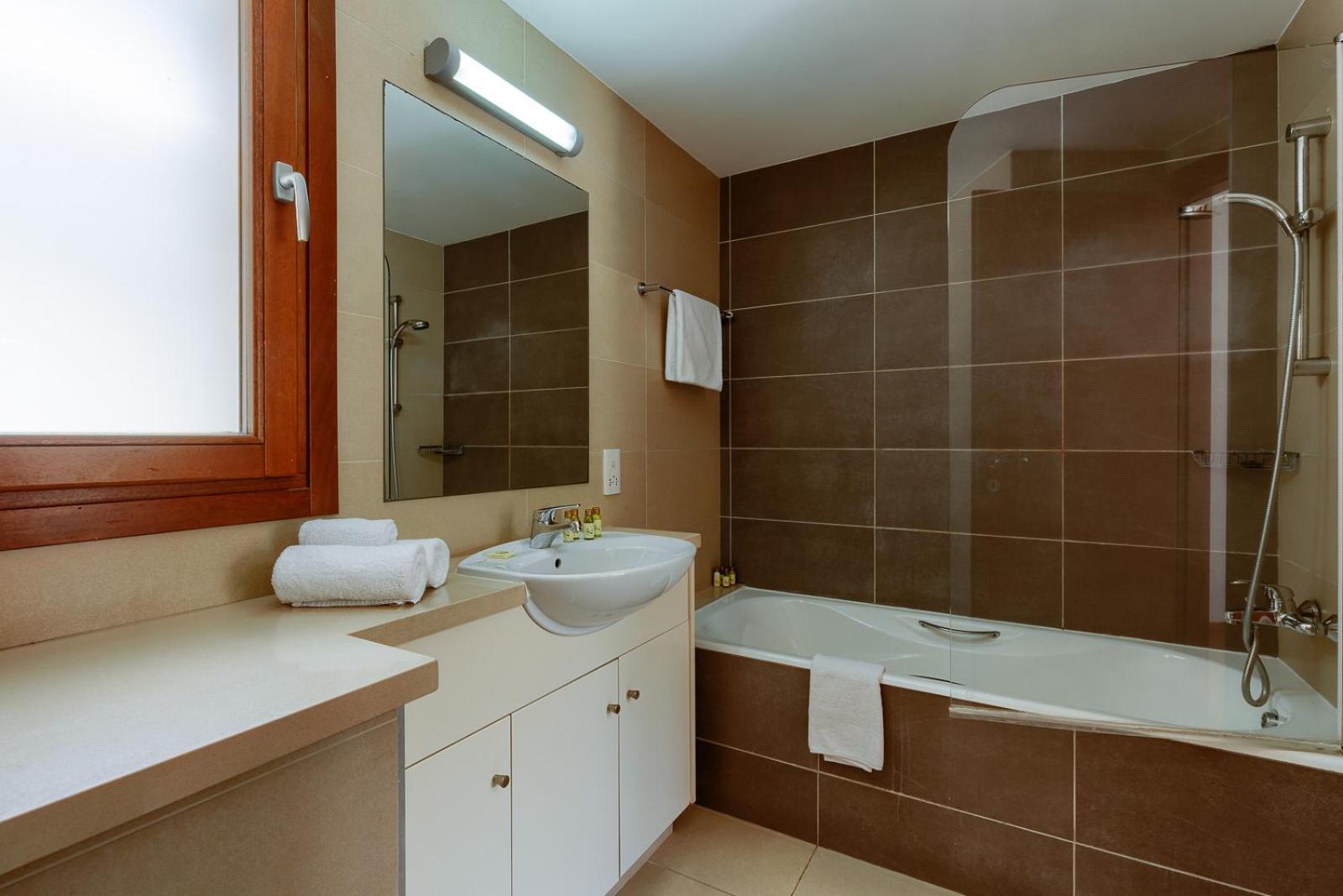 Two-Bedroom Junior Villa with Shared Pool photo 2