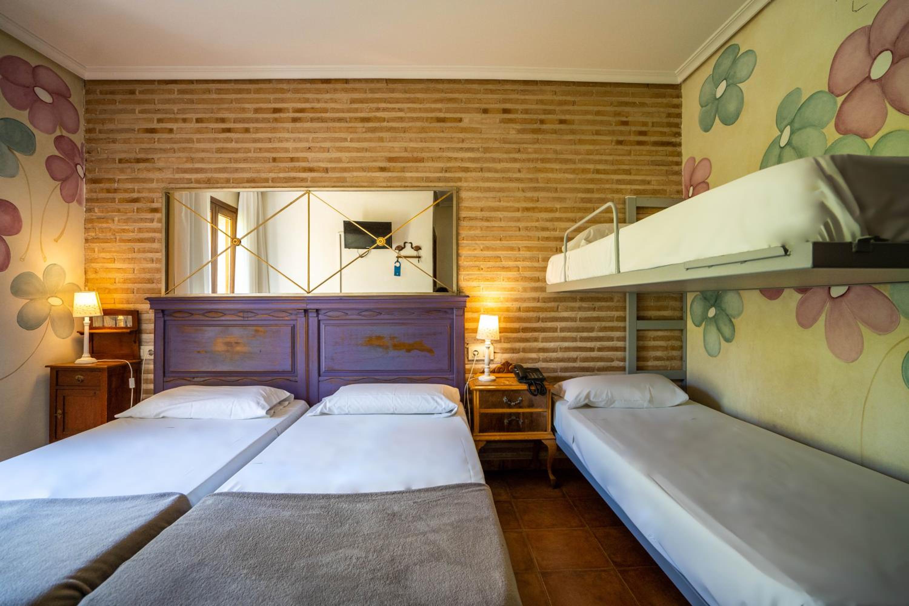 Habitación Doble con dos Camas Extras