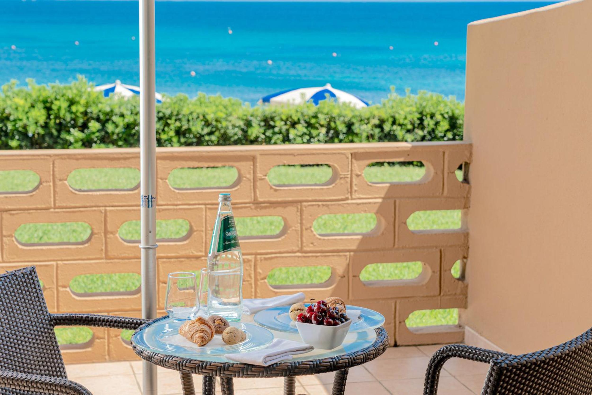 Superior Triple Room with Sea View - Photo 7