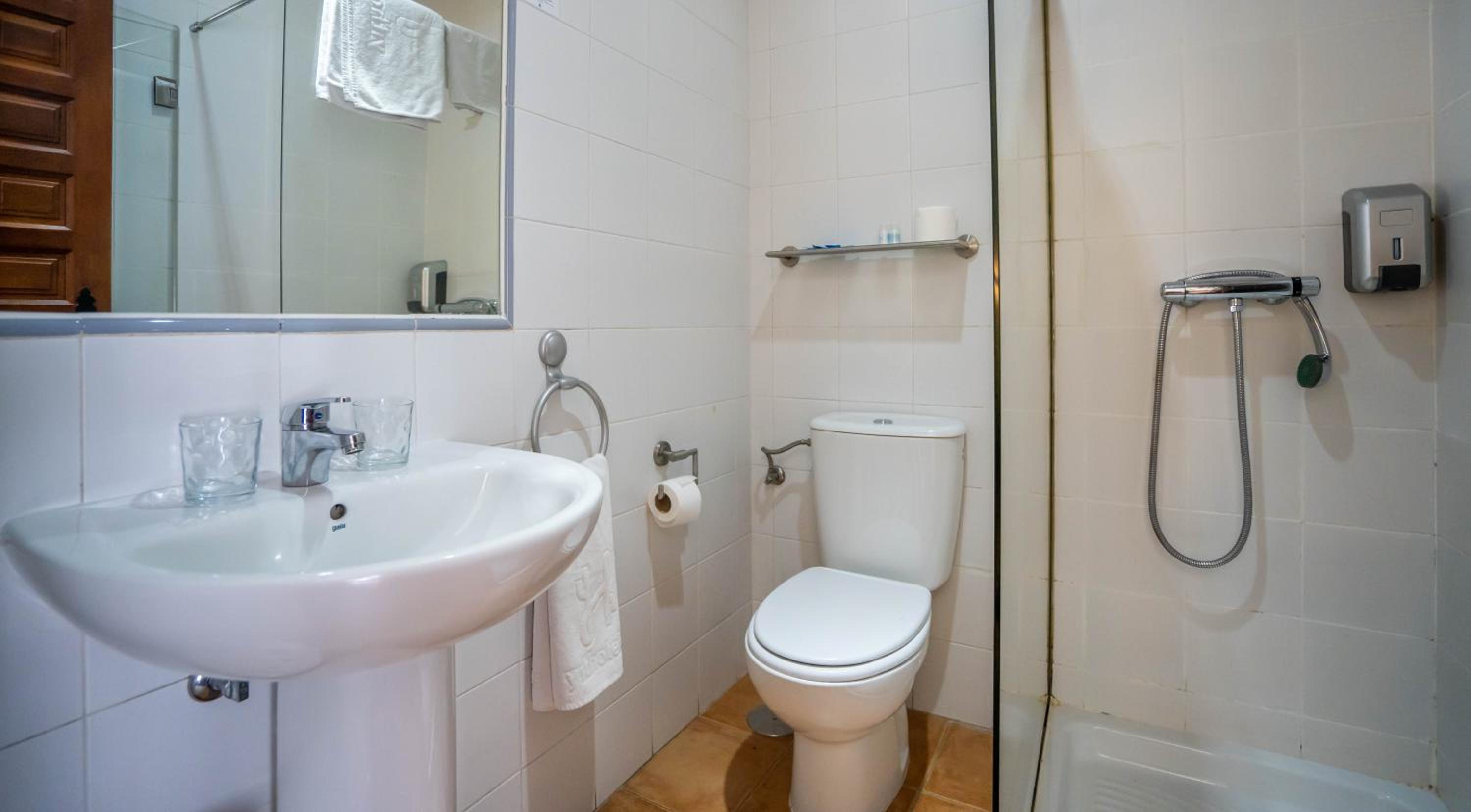 Double or Twin Room (1 Adult) - Photo 5