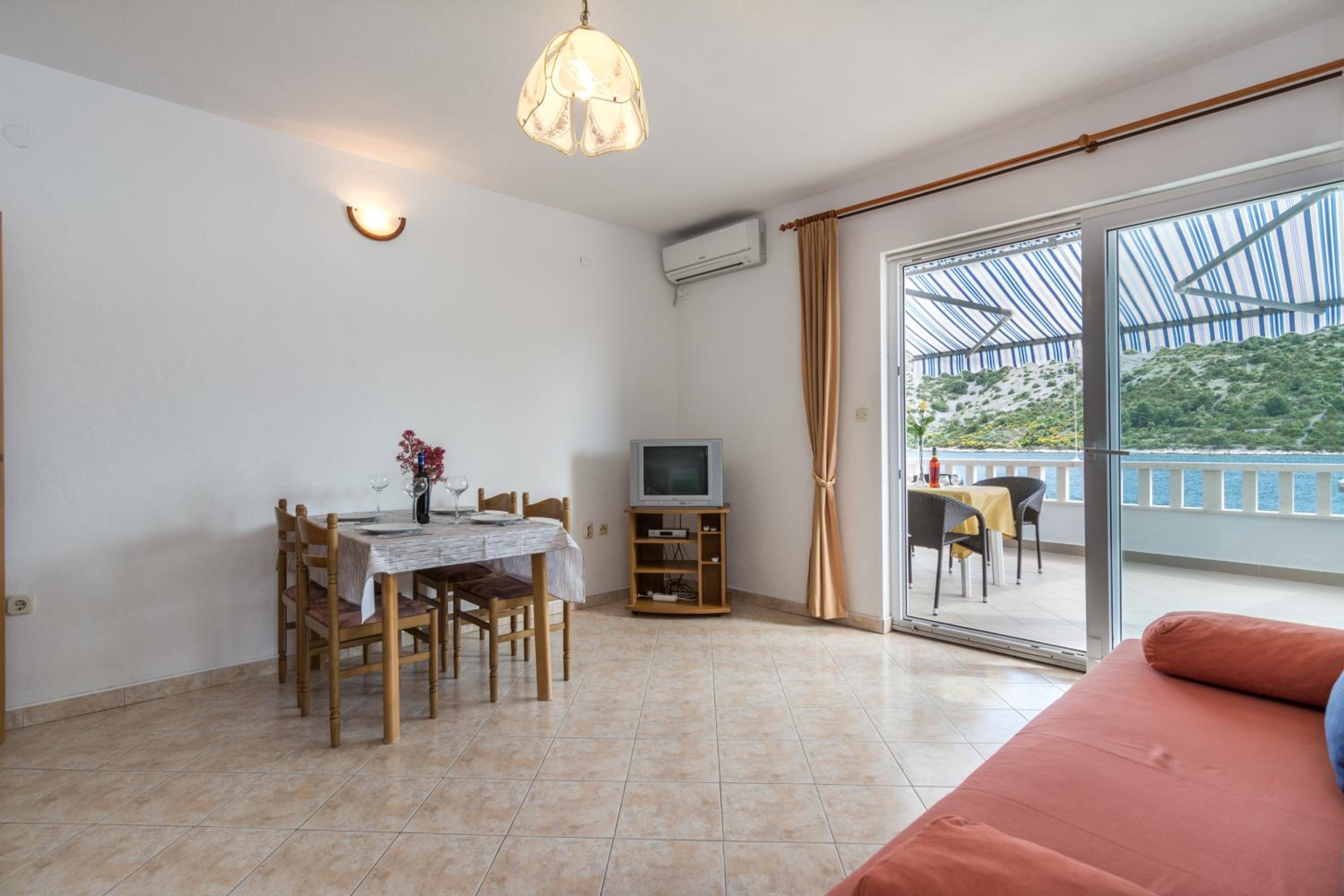 One-Bedroom Apartment (4 Adults) - Photo 9