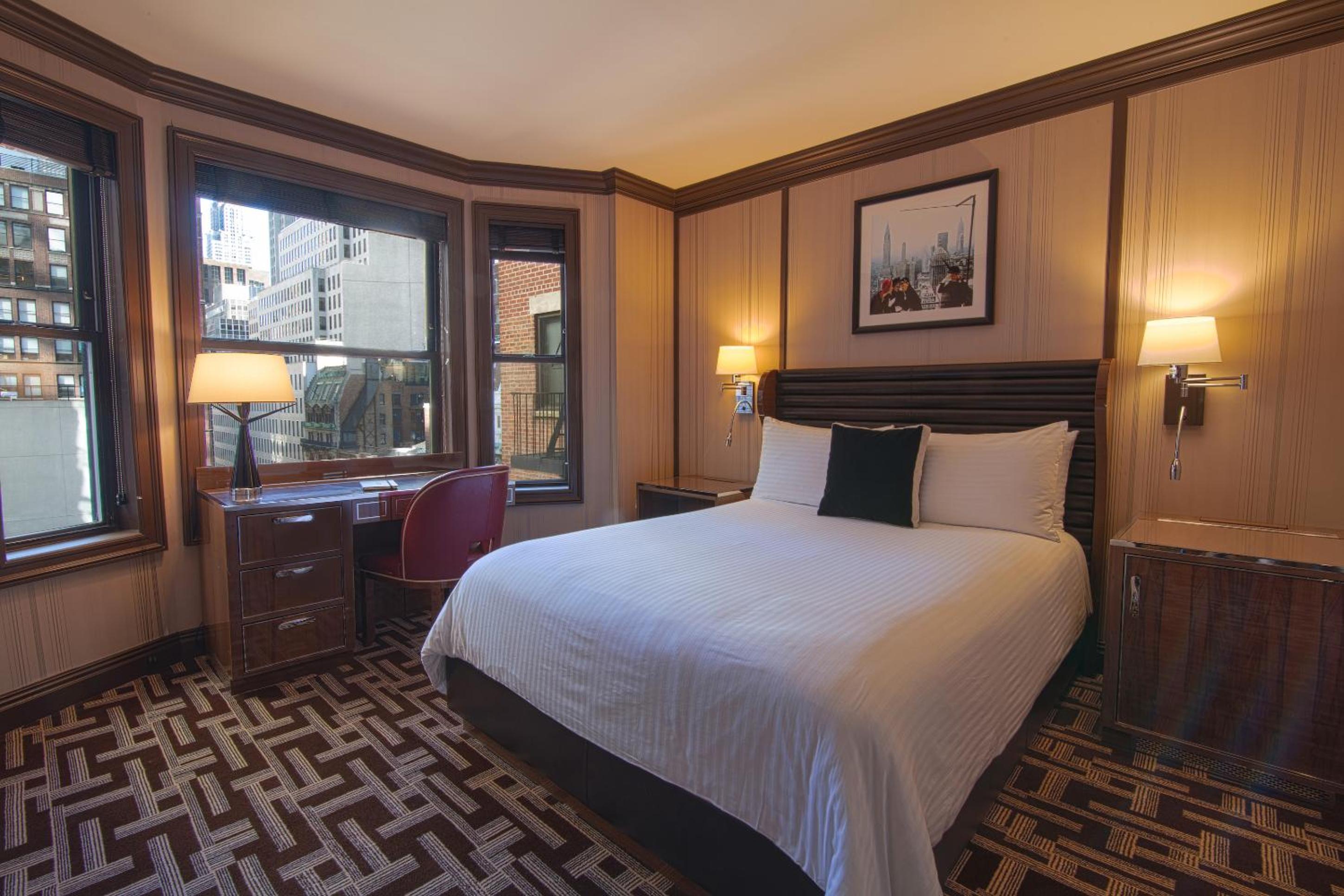 Premium 1 Queen Bed Chrysler View