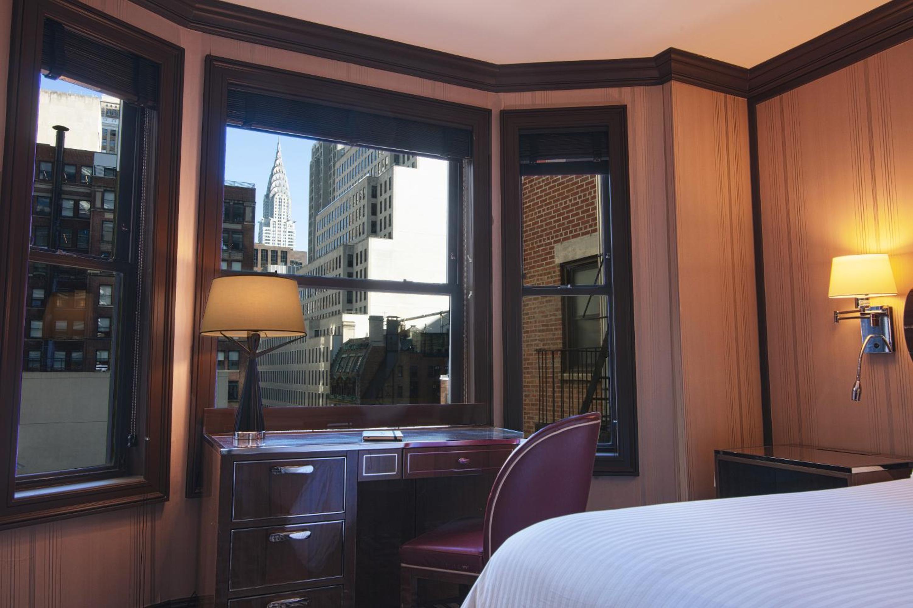 Premium 1 Queen Bed Chrysler View