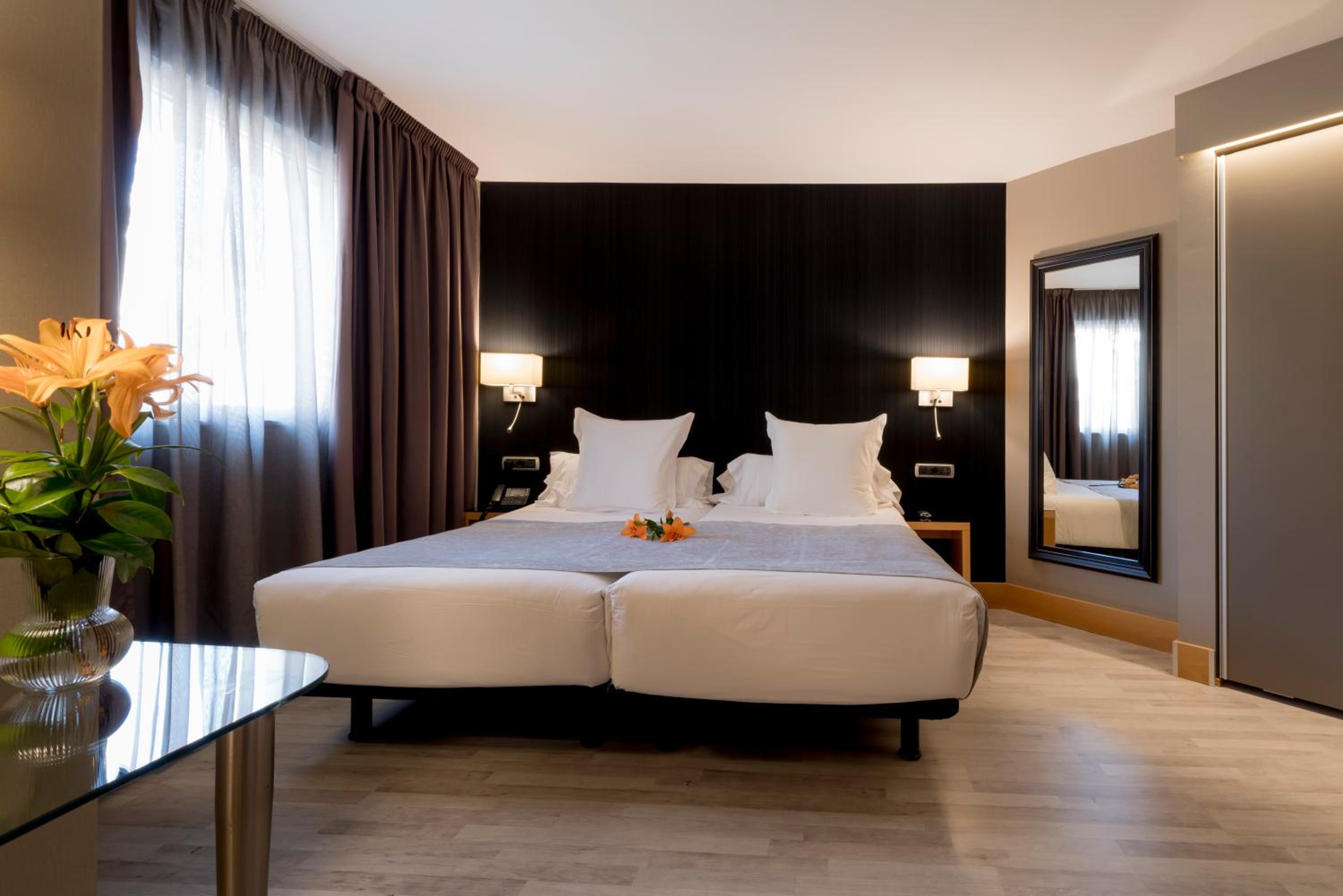 Double or Twin Room - Photo 15