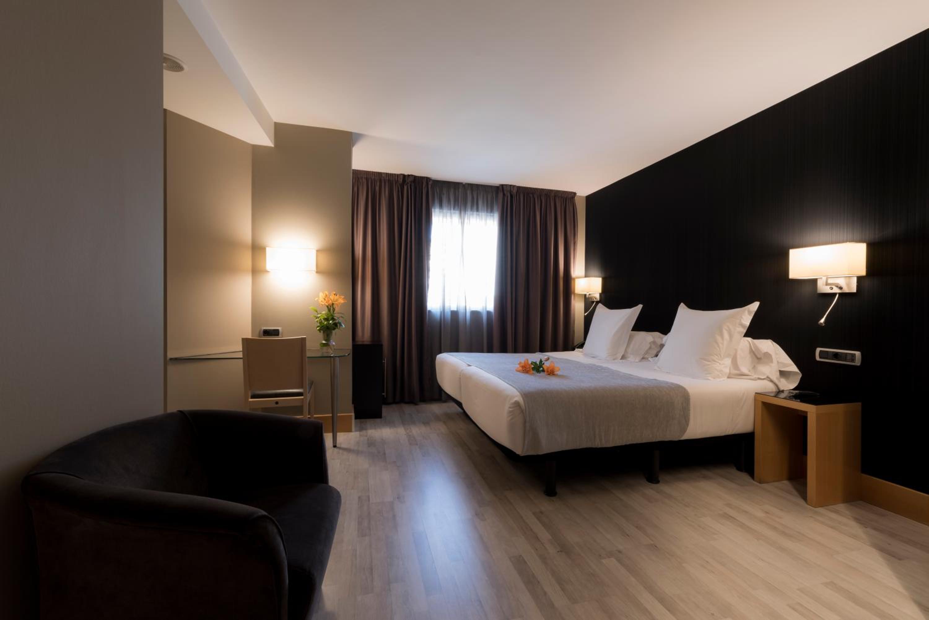 Double or Twin Room - Photo 6