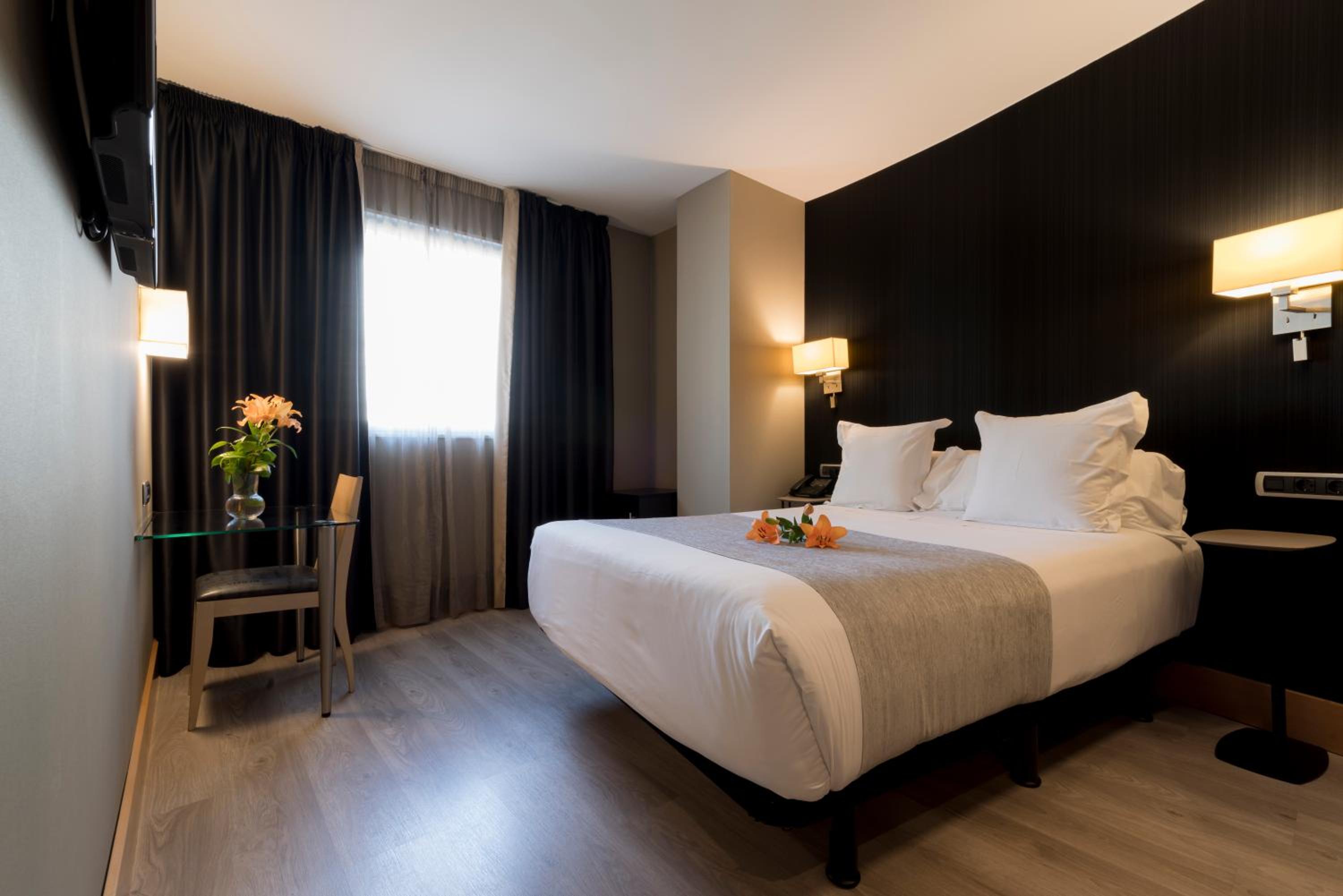 Double or Twin Room - Photo 1