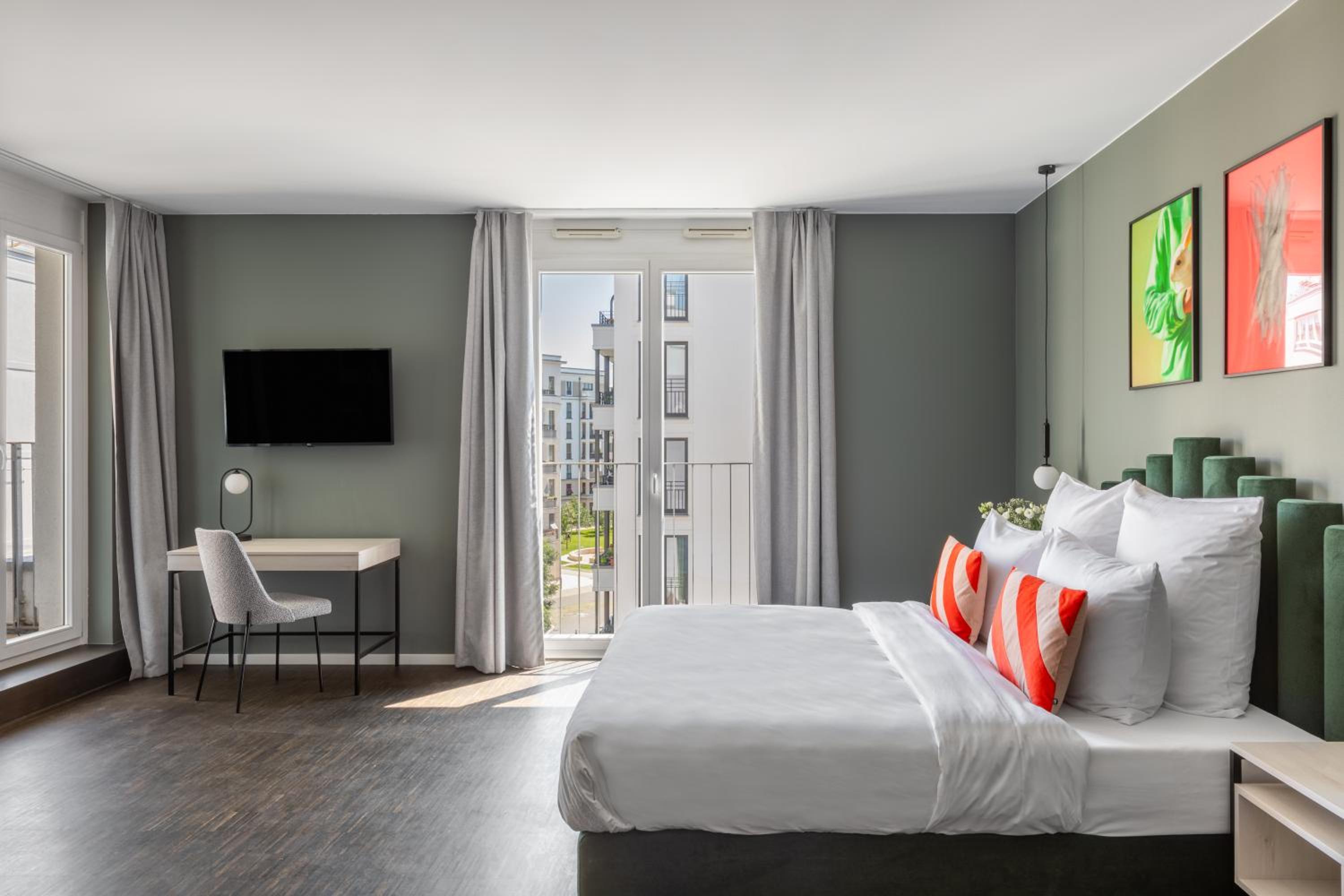 Extra Large Studio with Kitchenette, Balcony and Sofa Bed photo 1
