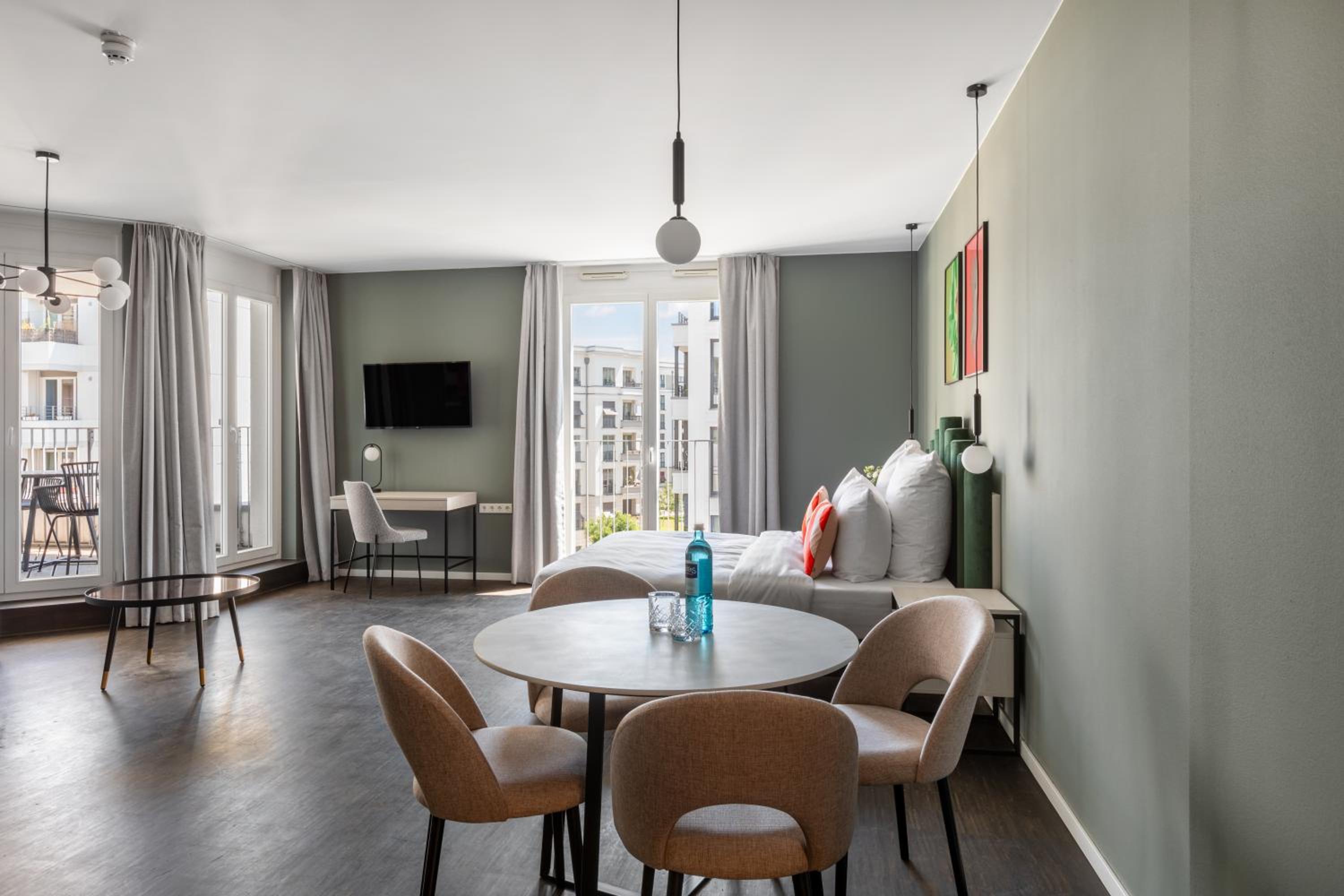 Extra Large Studio with Kitchenette, Balcony and Sofa Bed photo 2