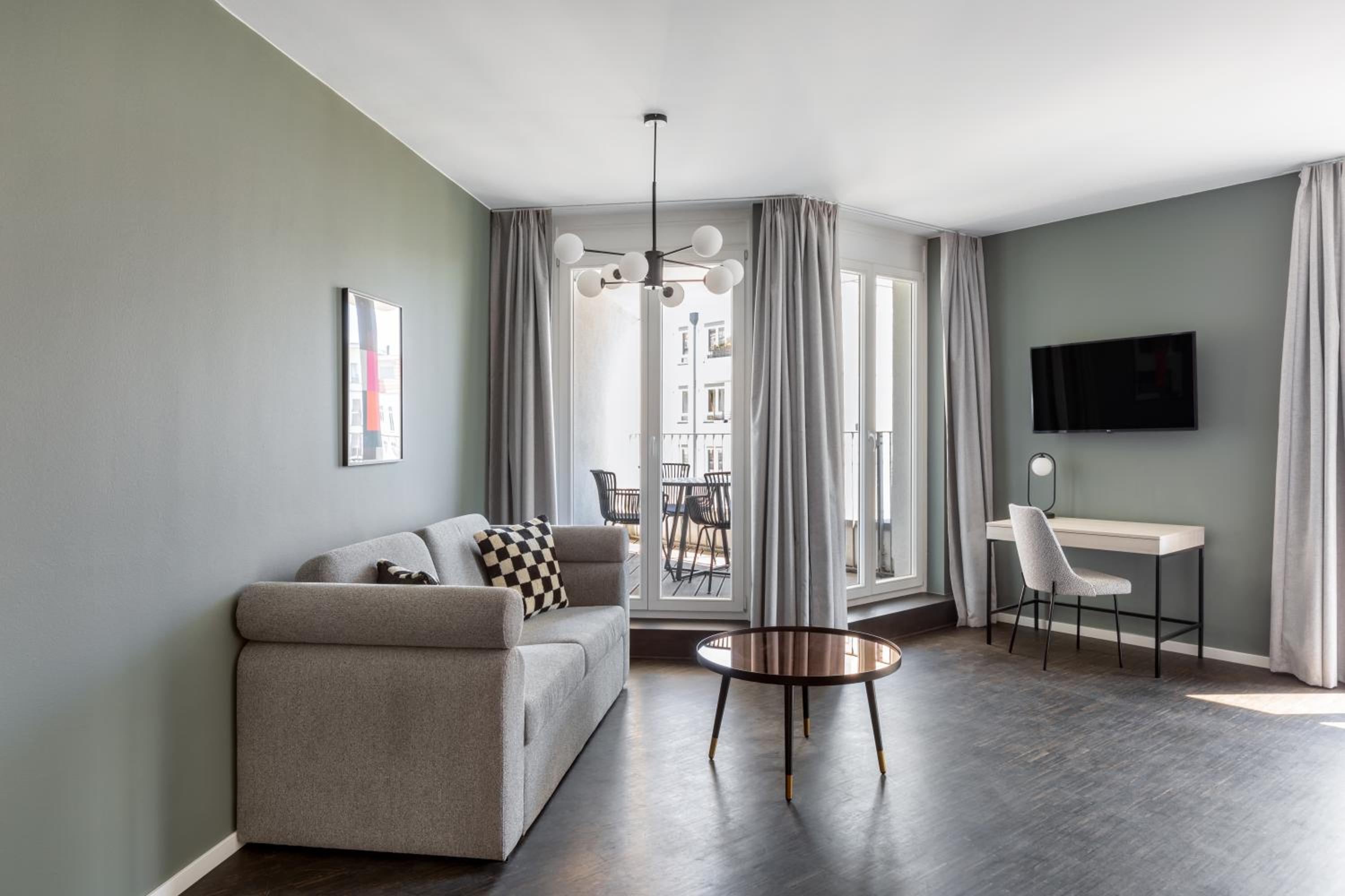 Extra Large Studio with Kitchenette, Balcony and Sofa Bed photo 3